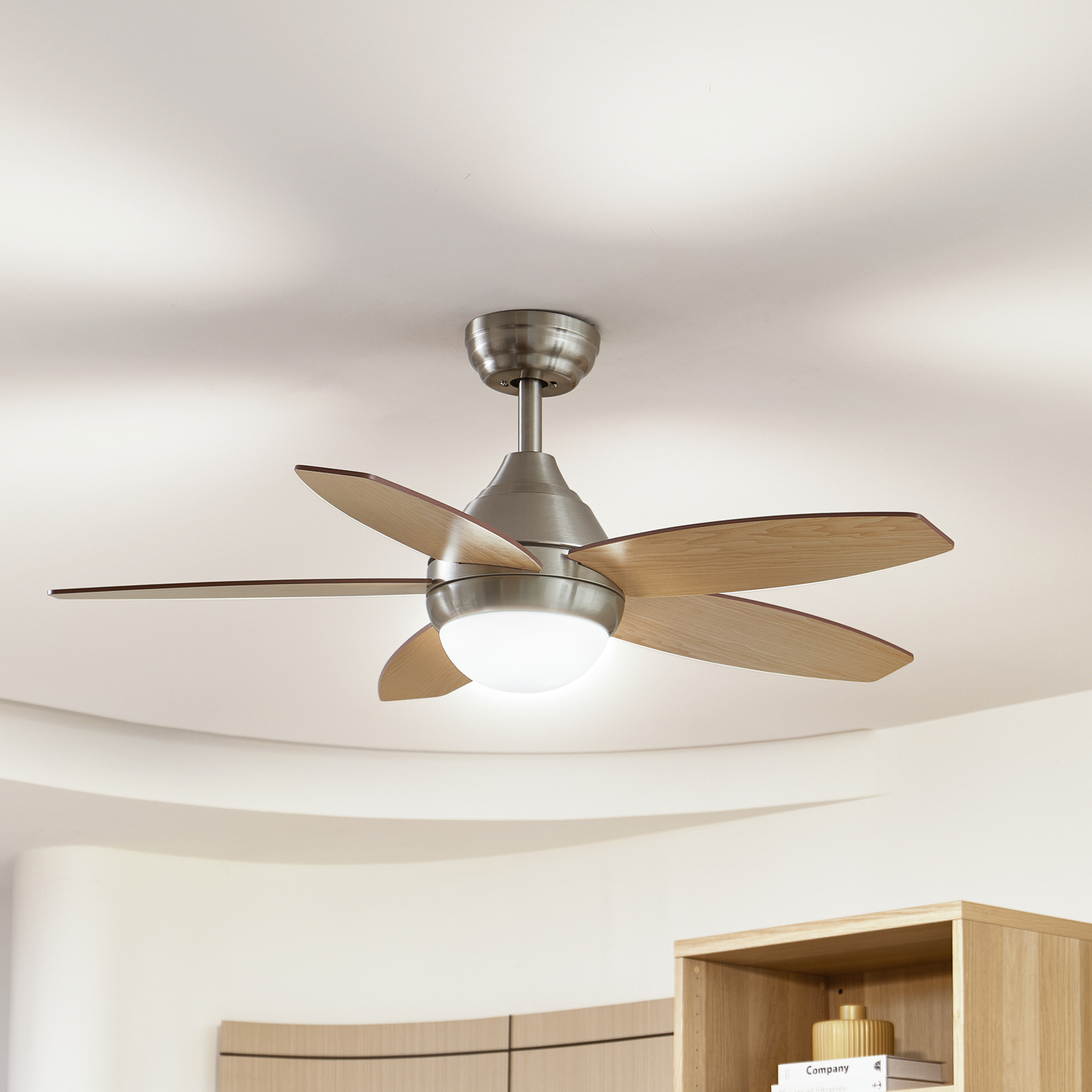 Lindby LED ceiling fan Klasika, DC, quiet, 106 cm, CCT