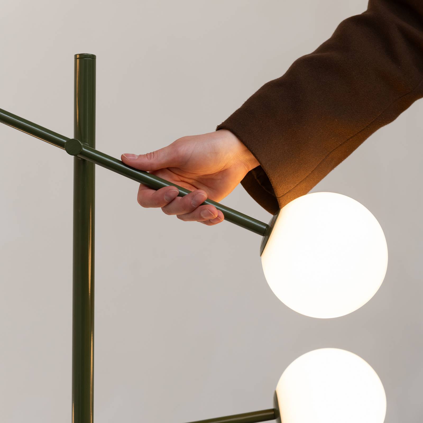 IT'S ABOUT ROMI lampa podłogowa Copenhagen, zielona, szkło, obrotowa