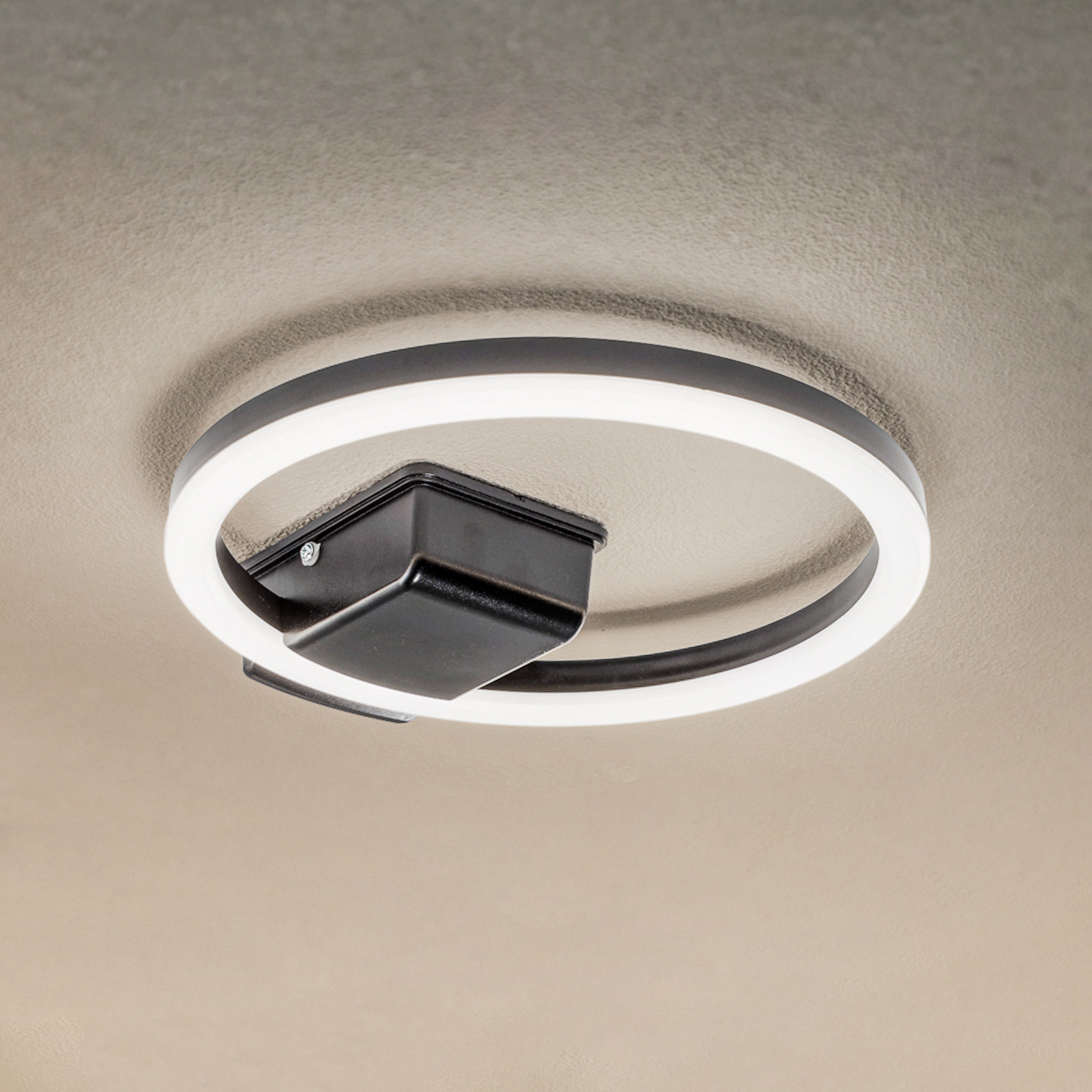 Lindby LED venkovní stropní svítidlo Finian, Ø 31 cm, CCT, stmívatelné