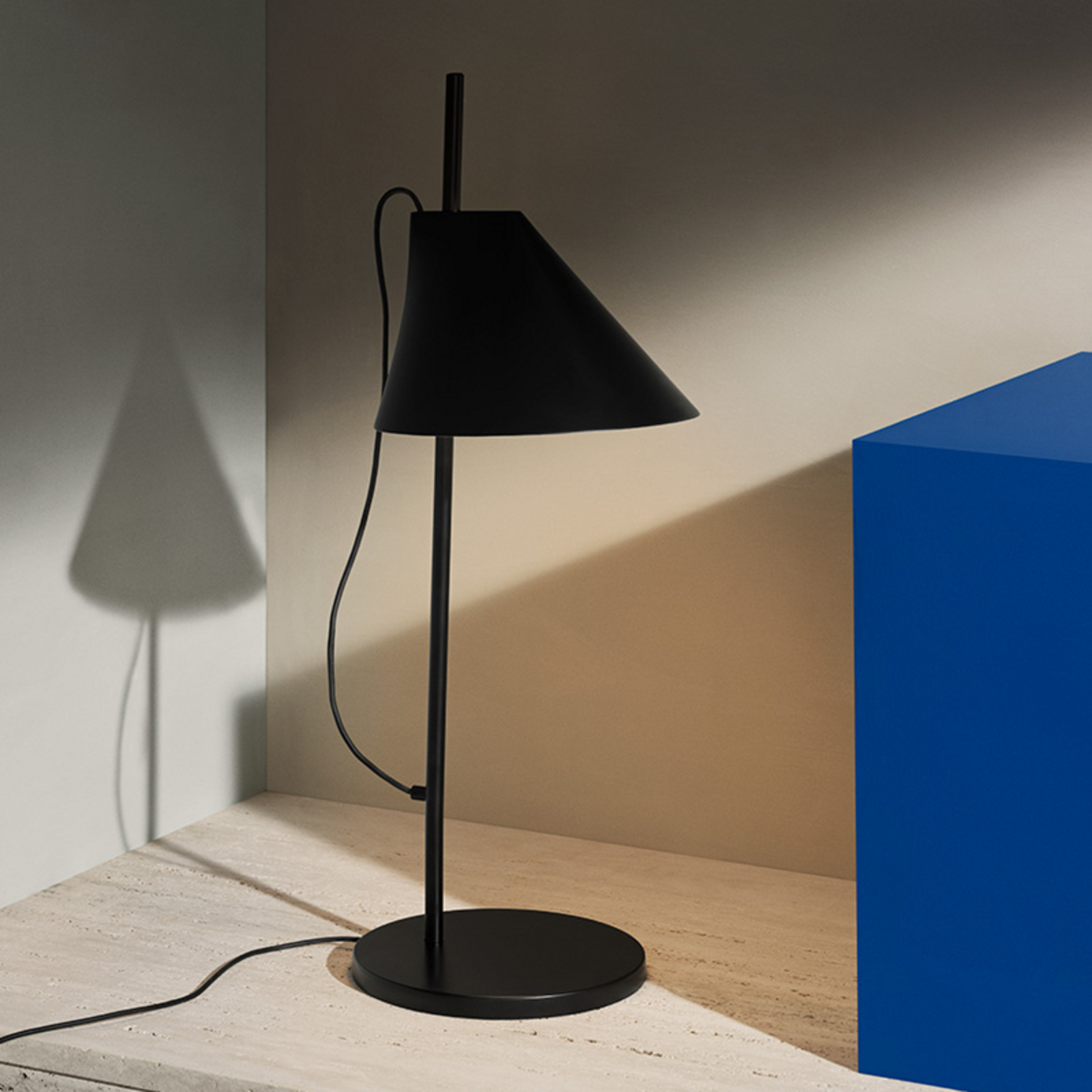 Yuh Stolní Lampa Black - Louis Poulsen