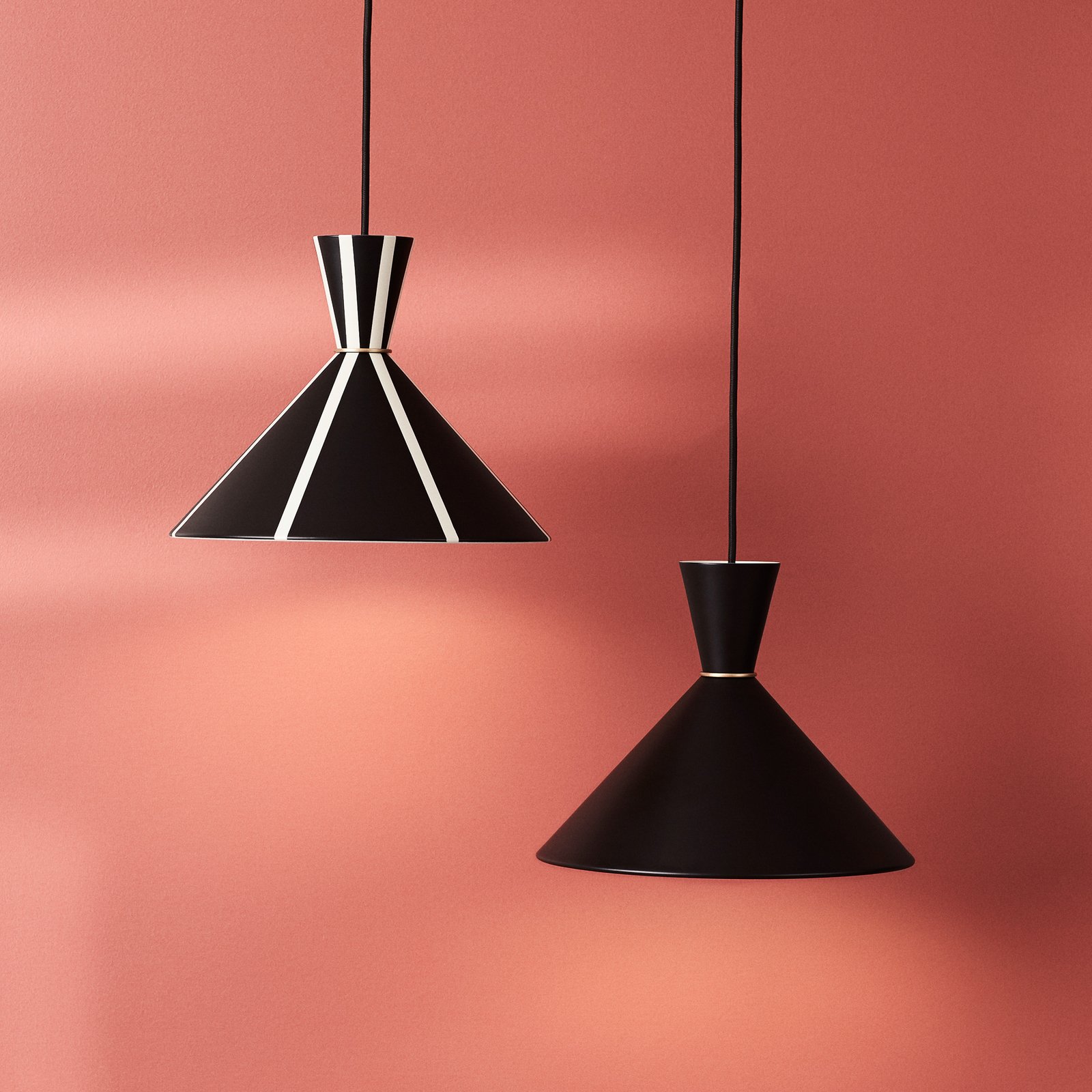 Bloom pendant light, black, Ø 30 cm - Warm Nordic Bloom pendant light, black, Ø 30 cm - Warm Nordic