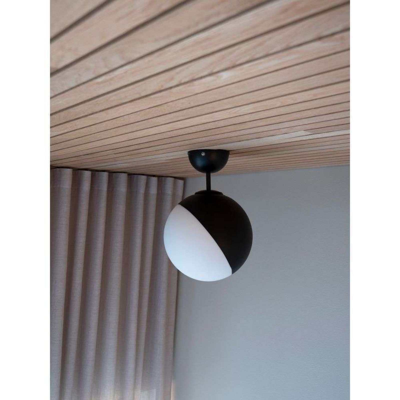 Contur 25 Plafonieră IP44 Black/White - Globen Lighting