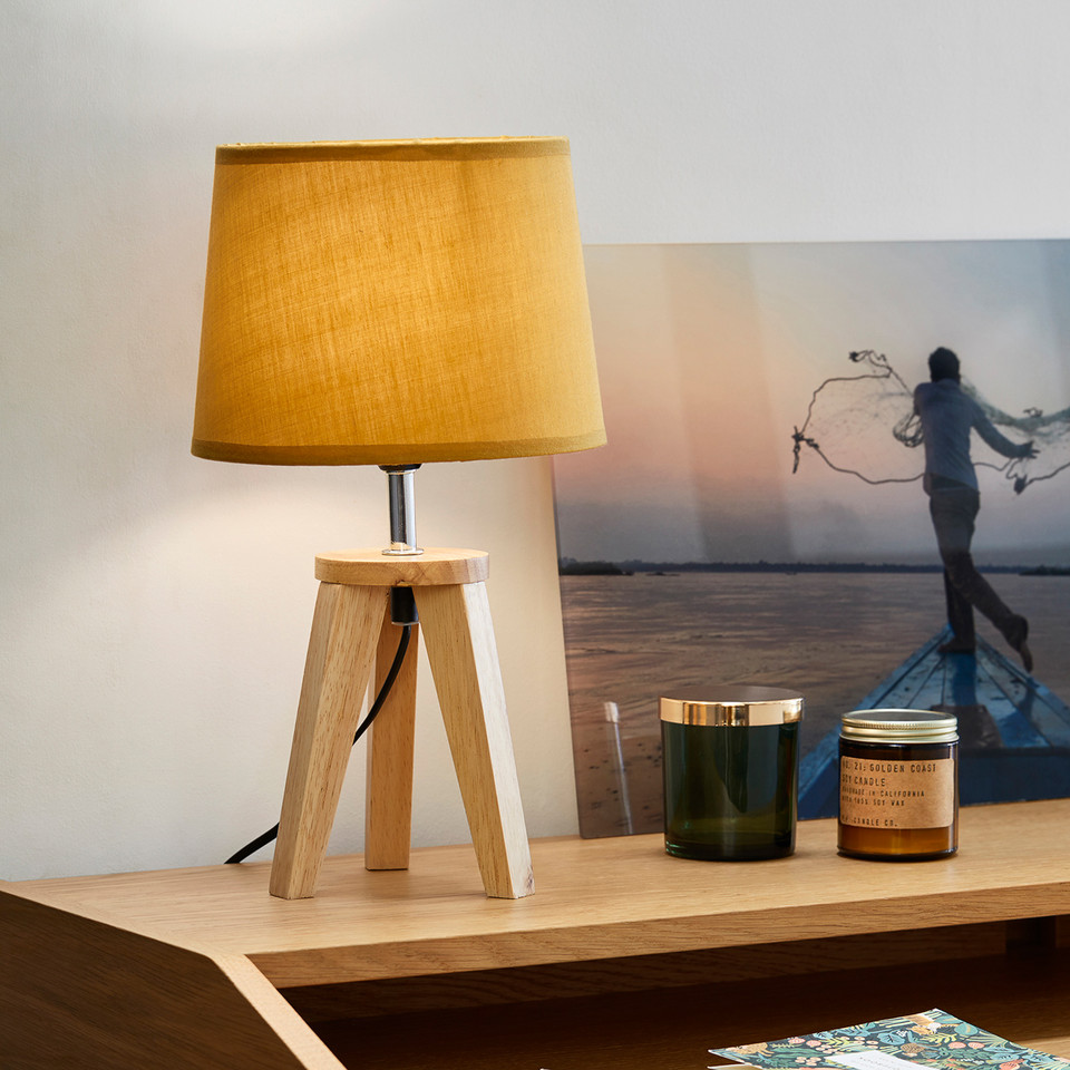 Corep Yoga bordslampa senapsgul/ljust trä, trä från Corep