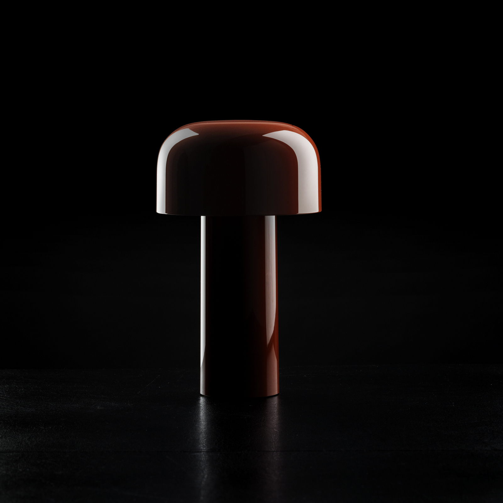 Flos LED-Akku-Tischlampe Bellhop, rot, 21 cm, dim., IP54 Flos LED-Akku-Tischlampe Bellhop, rot, 21 cm, dim., IP54