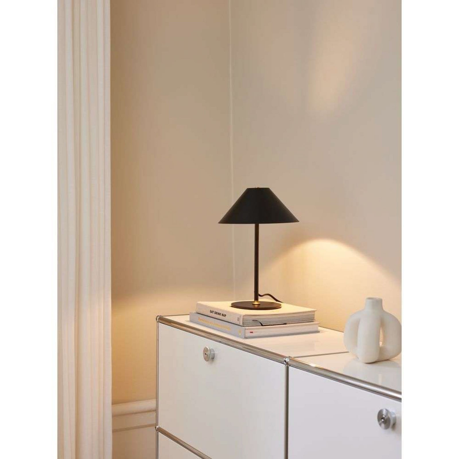 Hygge Bordlampe Ø24 Graphite Black Halo Design - Stue - Metal billede
