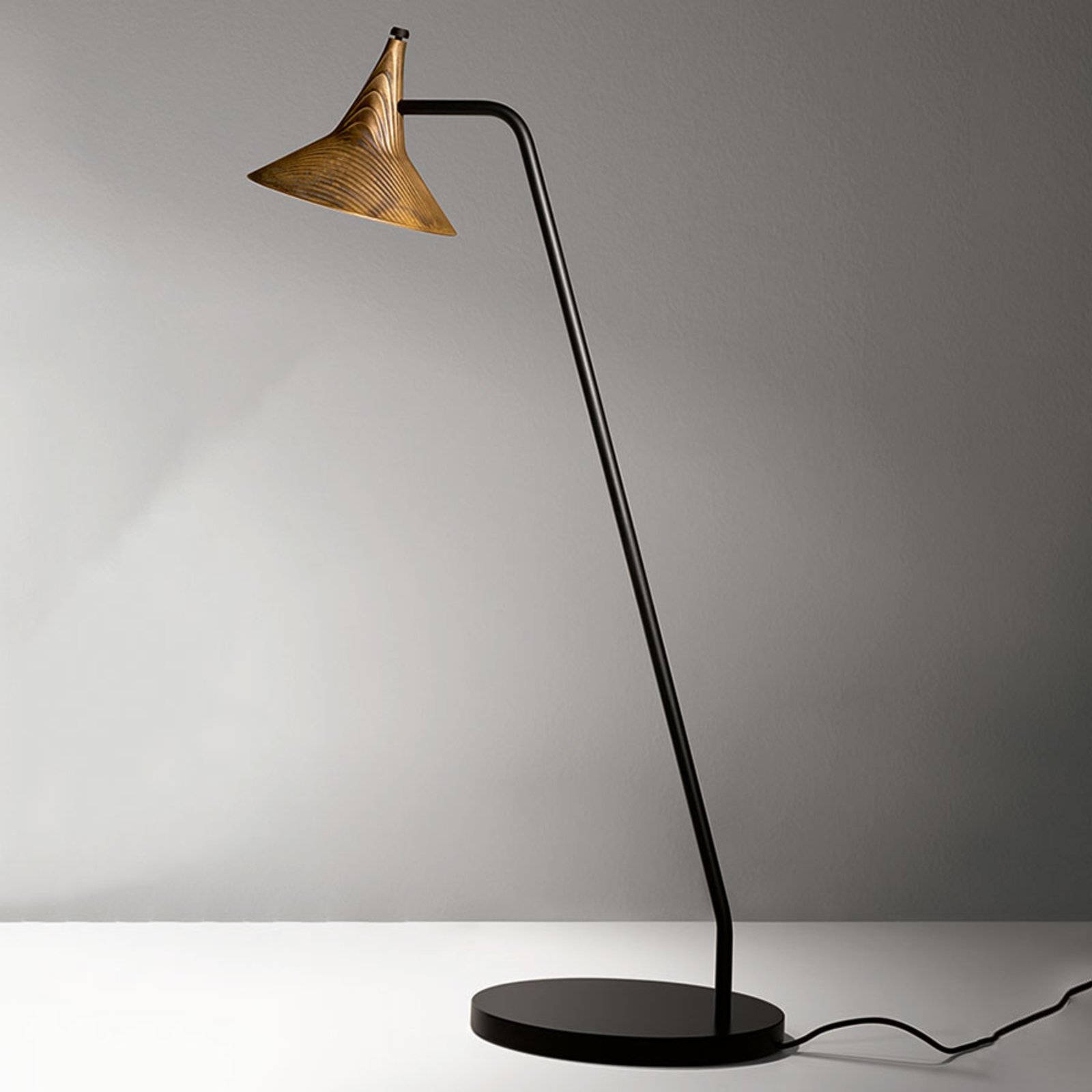 Artemide Unterlinden Tischleuchte Messing