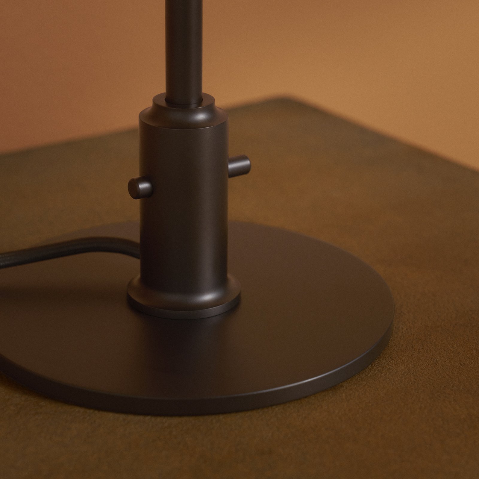 PH 3-2 stolová lampa, brúnená mosadz, jantár - Louis Poulsen