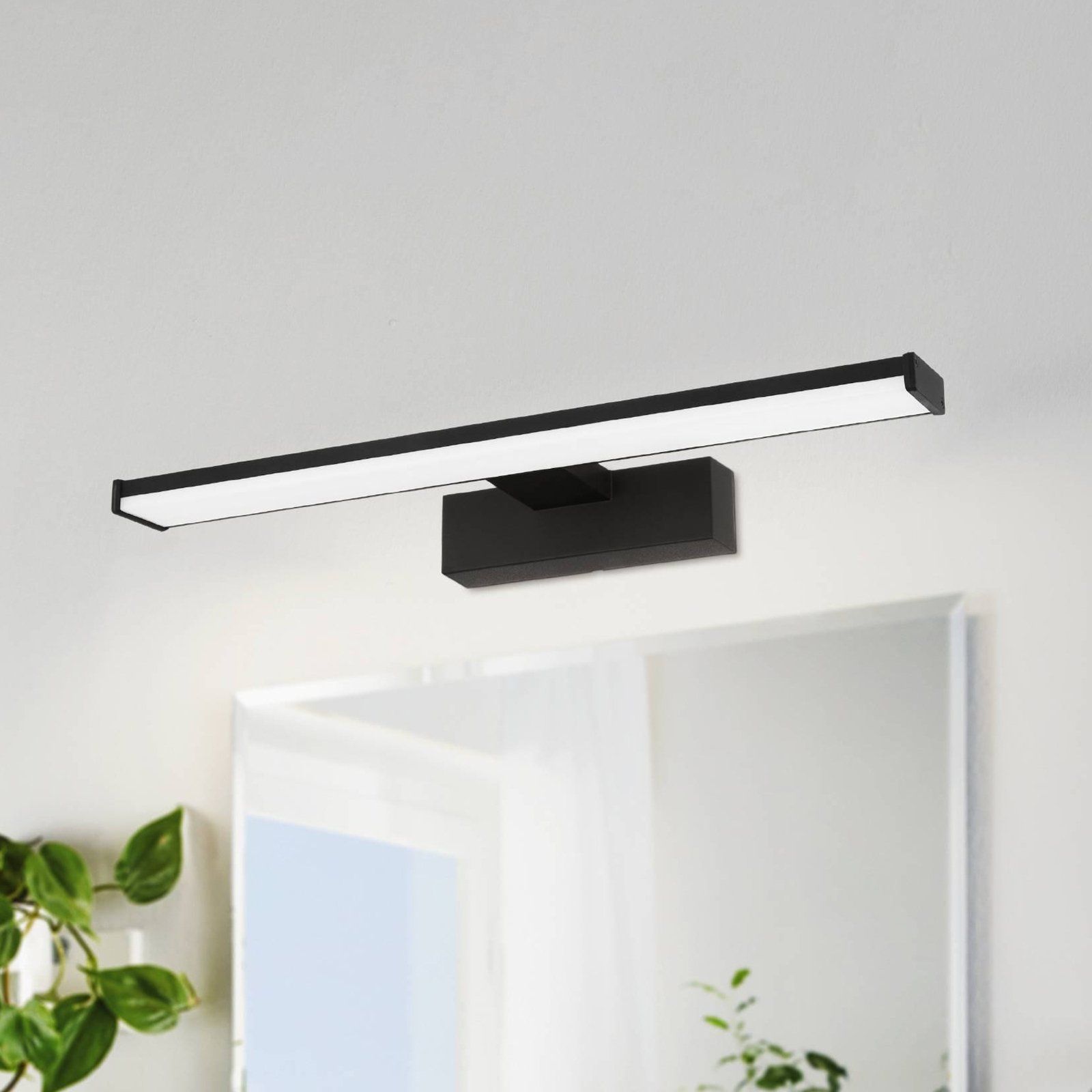 Aplique de pared LED Pandella 1, longitud 40 cm, negro, aluminio