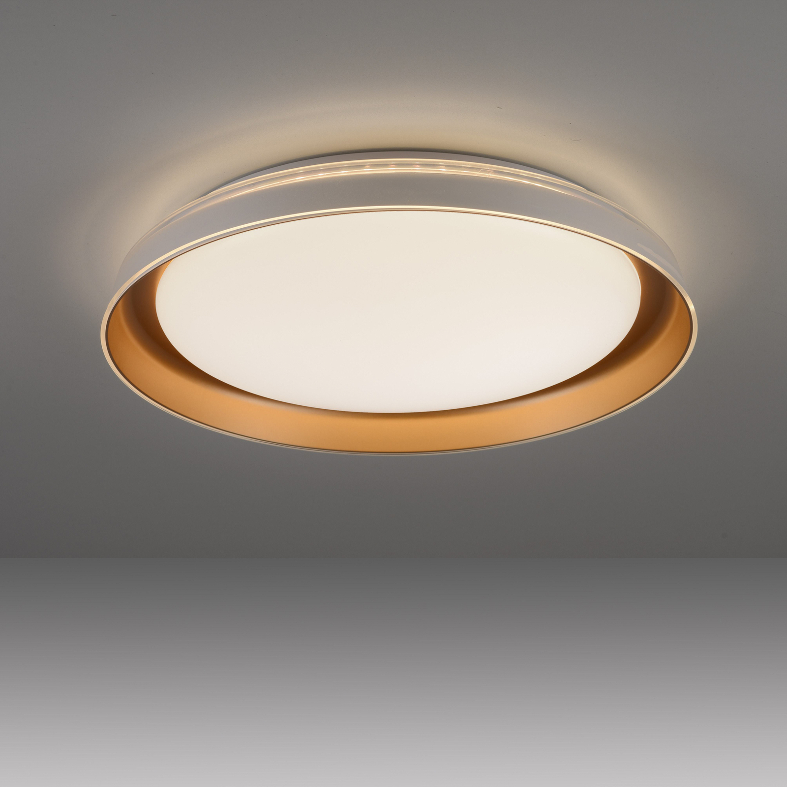 JUST LIGHT. Φωτιστικό οροφής Sati LED, πλαστικό, λευκό/ορείχαλκο