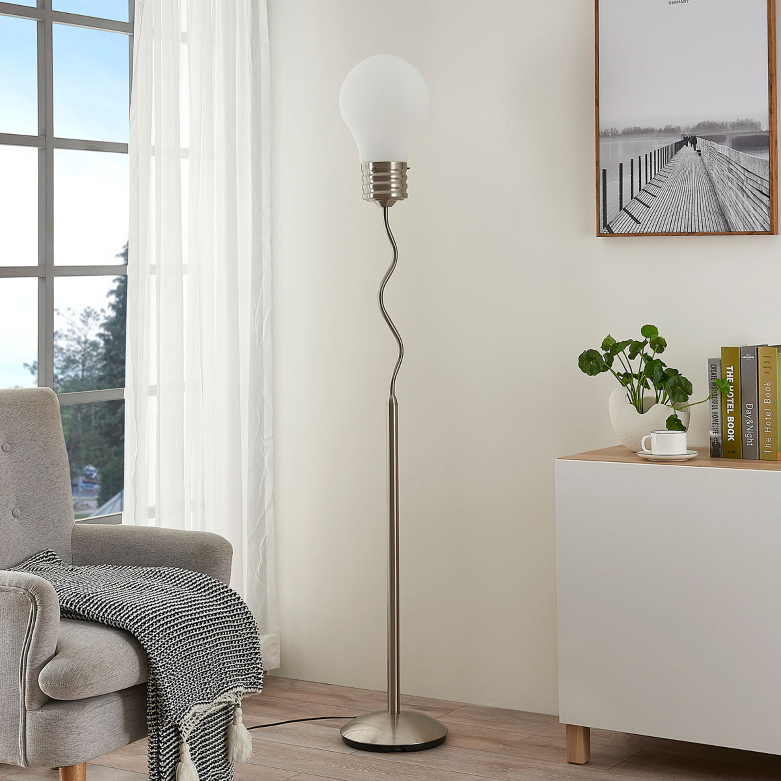 Lindby Smart Stehlampe Mena mit Glasschirm