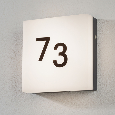 Zeitlose LED-Hausnummernleuchte Cornale mit Sensor