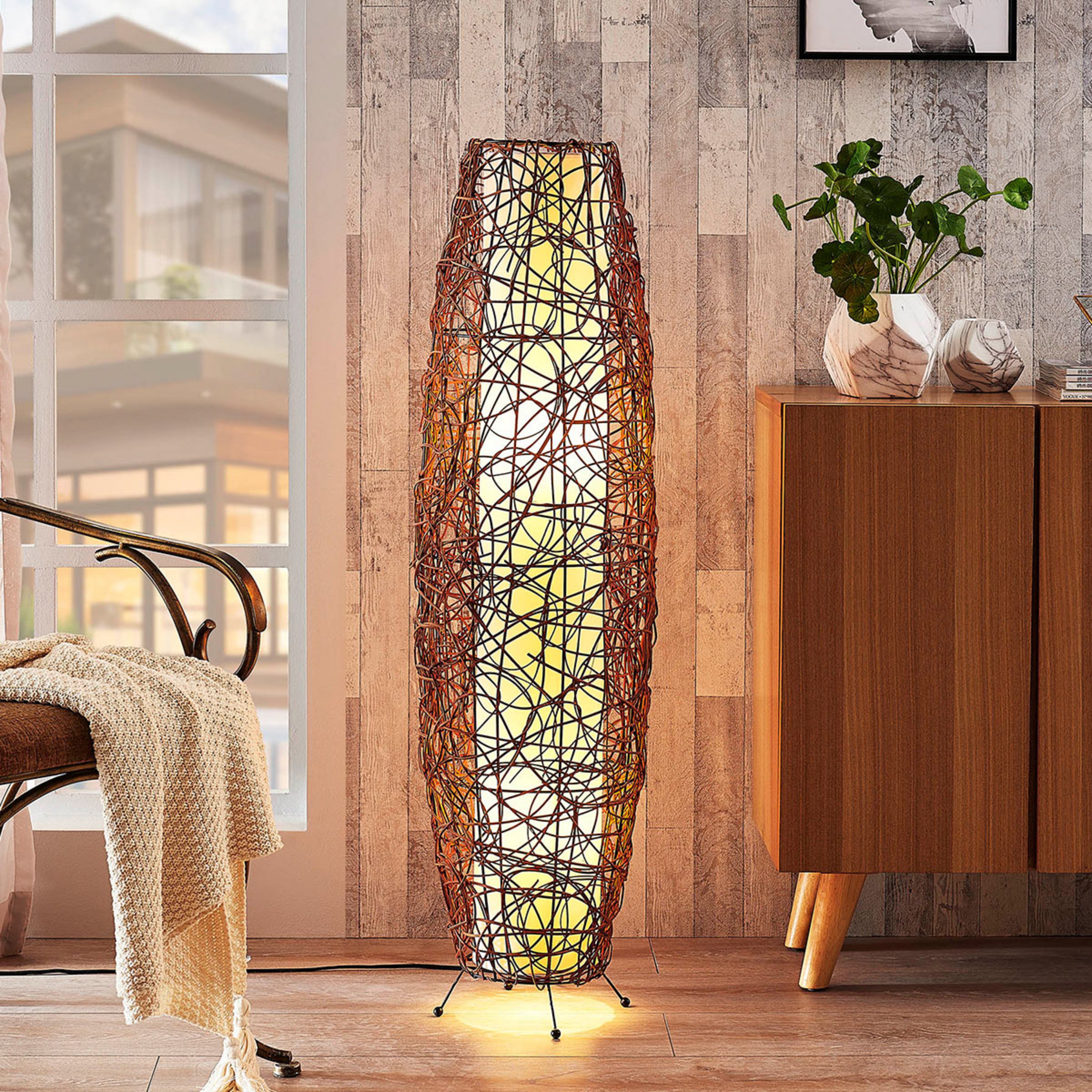 Lindby Stehleuchte Nias, Höhe 111 cm, Rattan, Textil