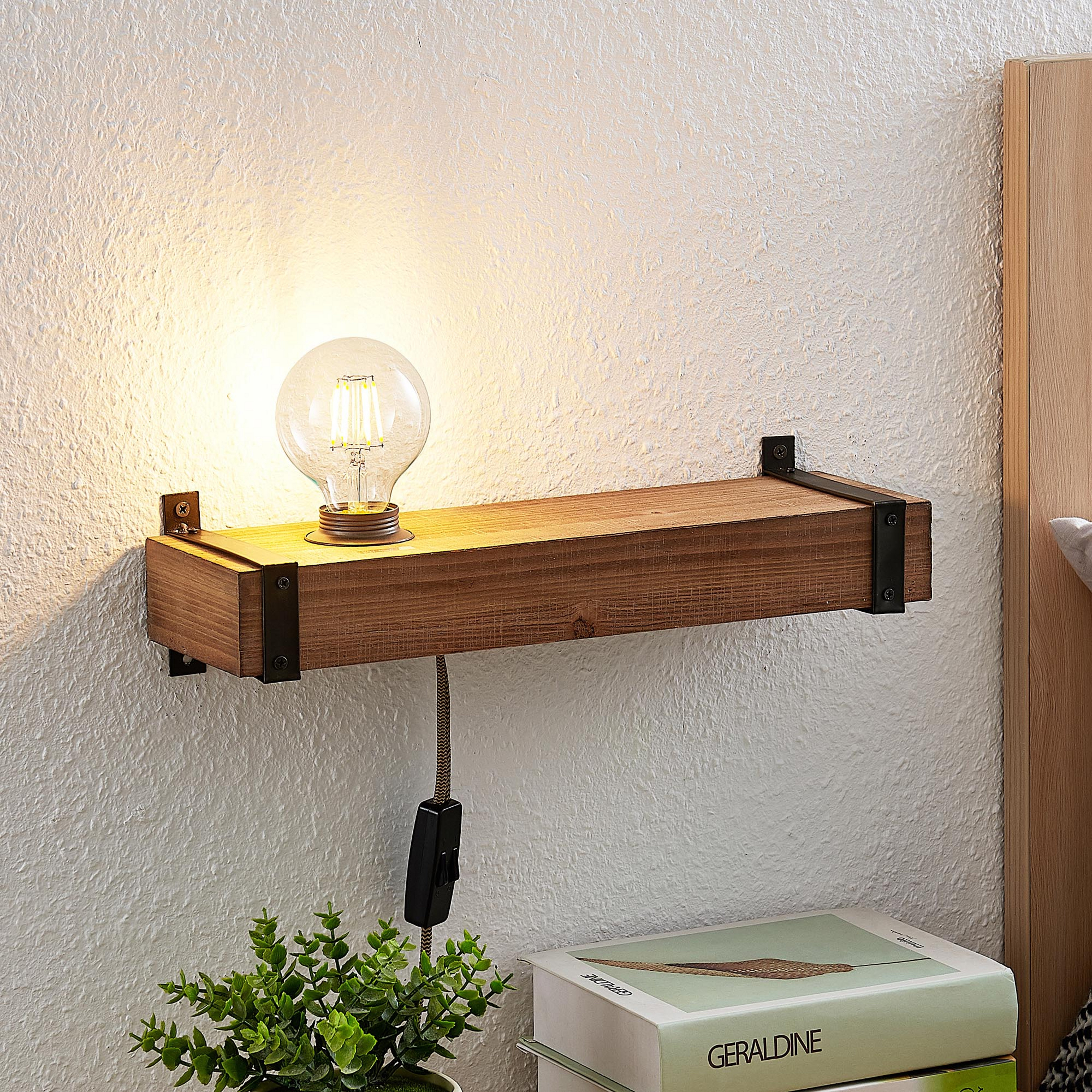 Lindby Wandleuchte Sverina, 40 cm, Holz, Stecker, E27