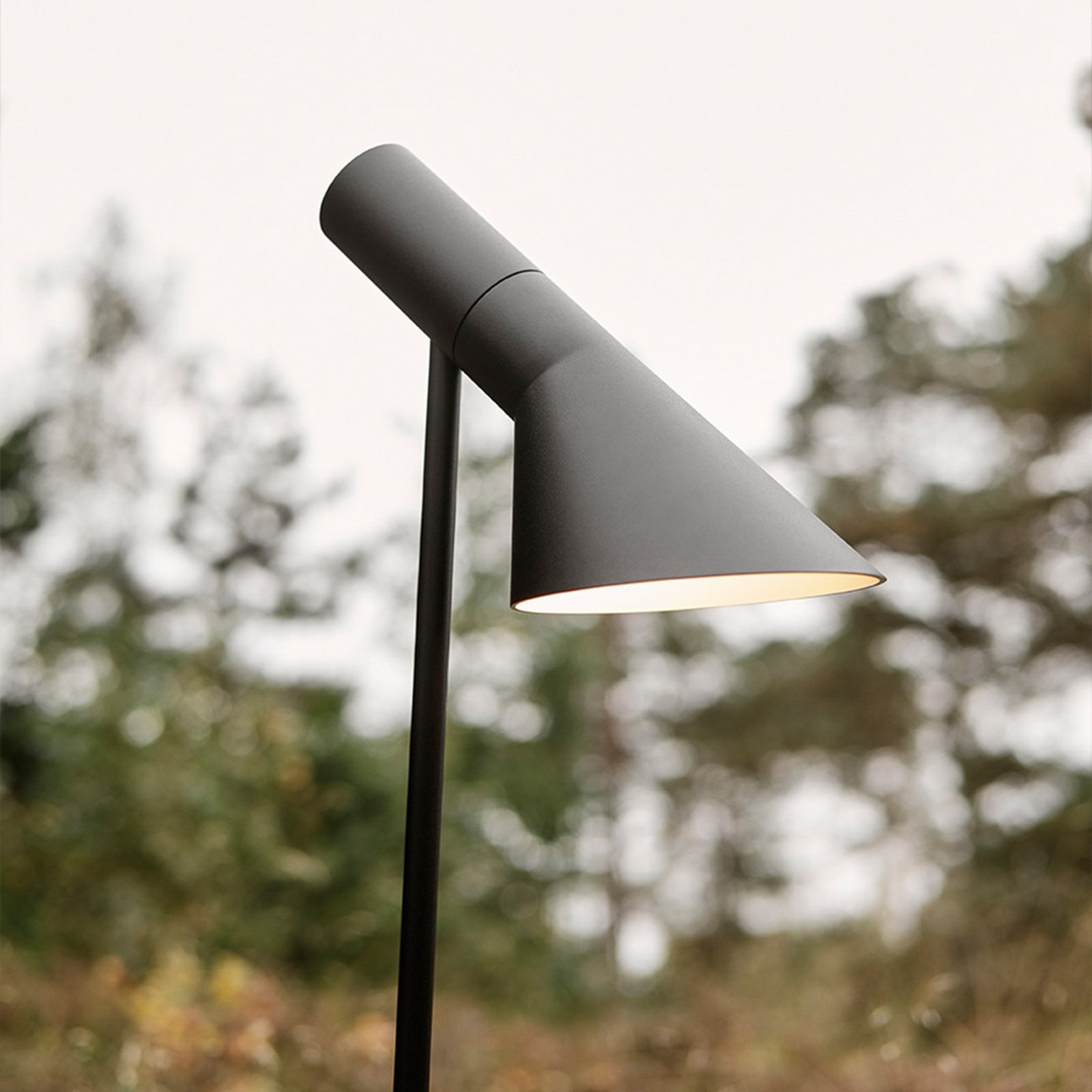 AJ Garden Long Garden Lamp 2700K Base Black - Louis Poulsen