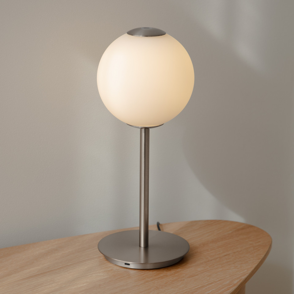 Umage Audrey LED-bordslampa, metallisk från Umage