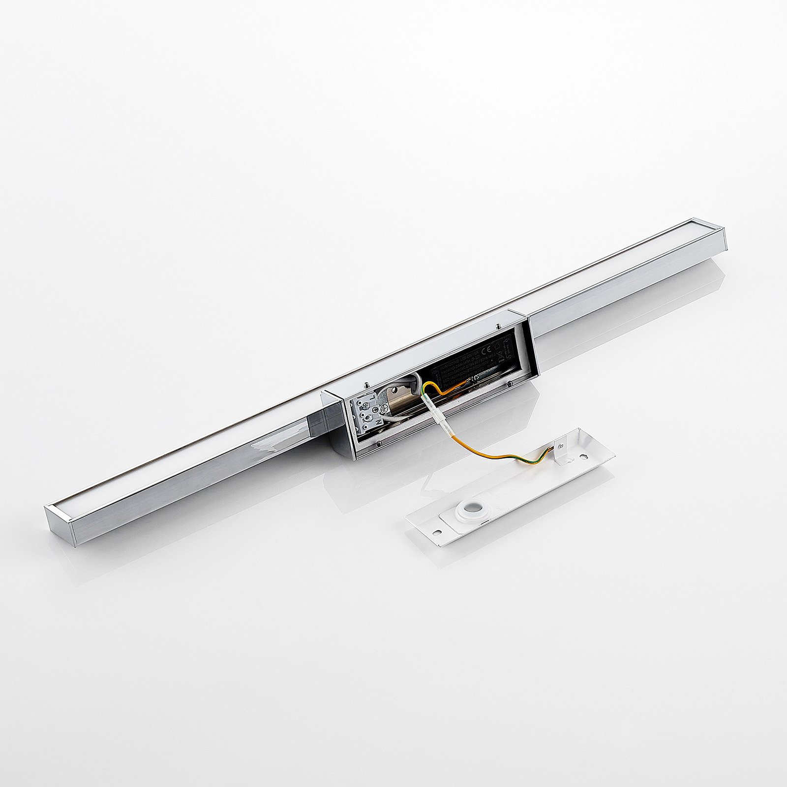 Alenia LED Vegglampe L60 White/Chrome - Lindby