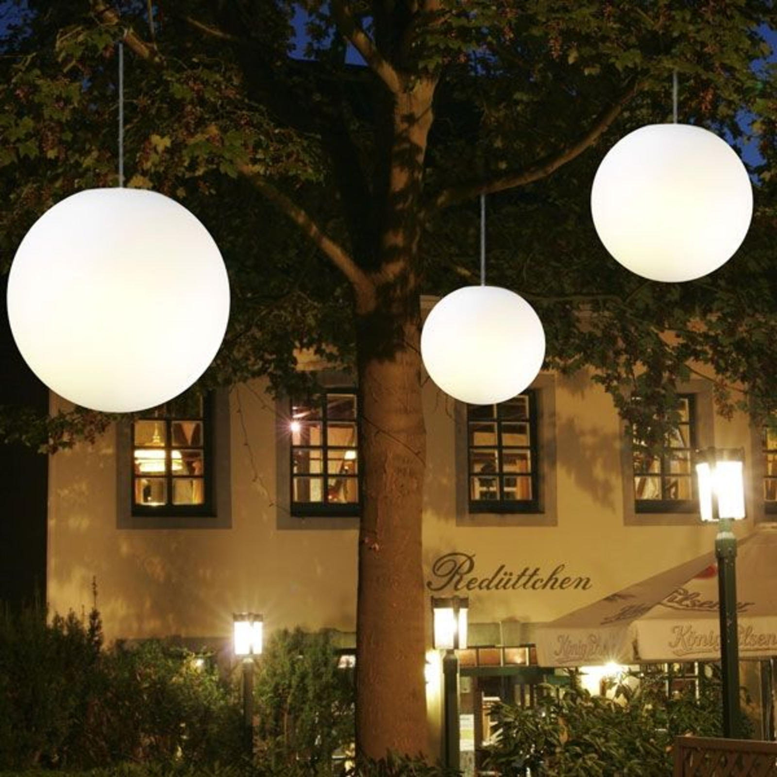 Epstein Grand Snowball Pendant, White Exterior, 40 cm, Dimensionally stable and resilient polyethylene, E27, 25 W, energy efficiency: A++