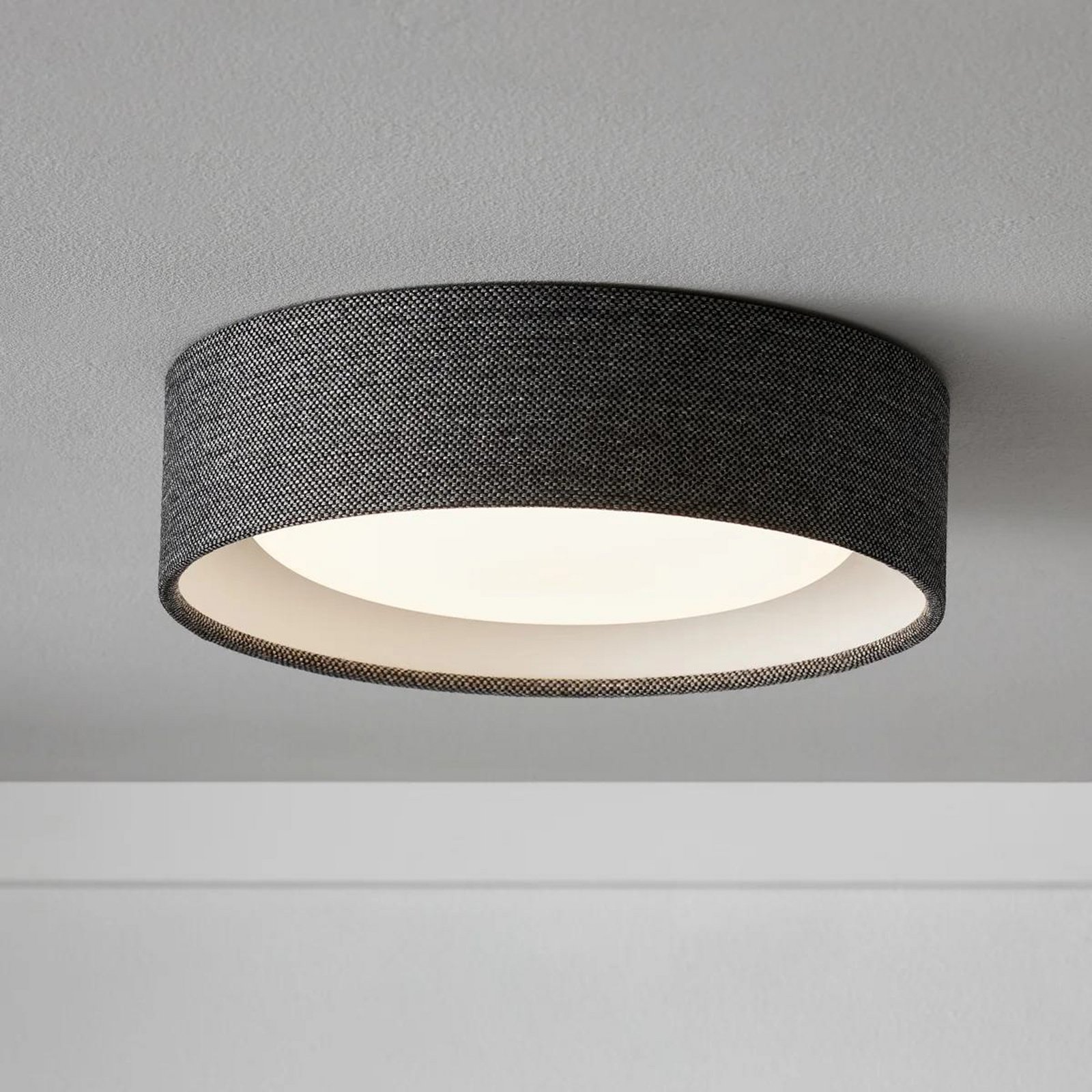 Beacon taklampa Uno, mörkgrå, textil, Ø 25 cm, GX53