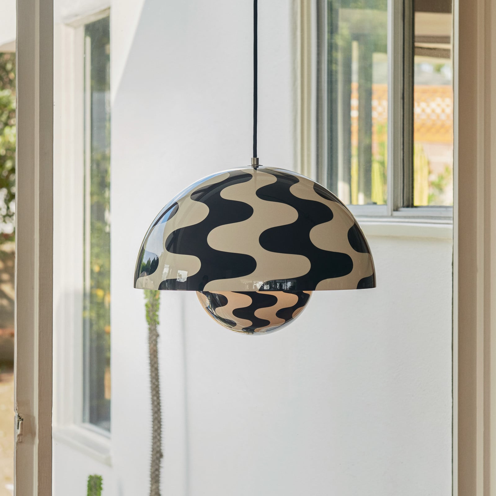 Flowerpot VP7 pendellampe Black/White &Tradition - Stue - Design - Metal - Med én lyskilde