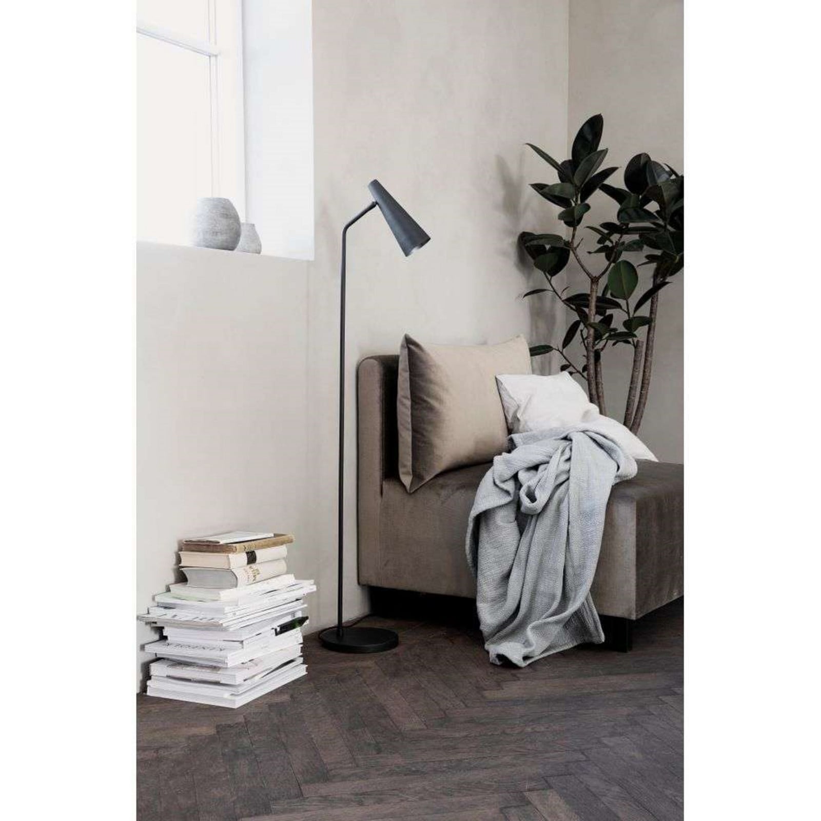 Precise golvlampa Matt Black House Doctor - Vardagsrum - Metall | Produkter - Golvlampor | Lampspecialisterna