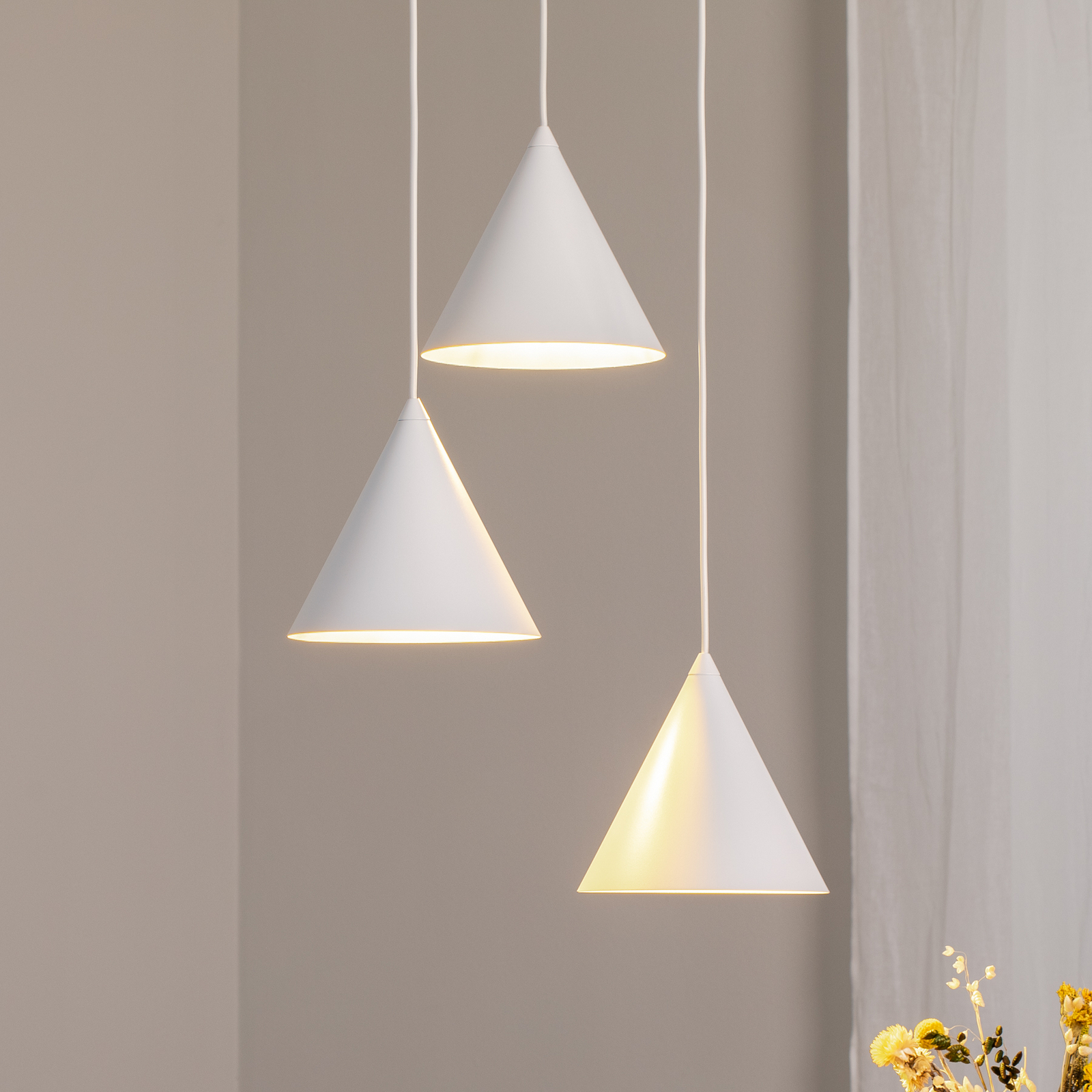 CONO, candeeiro suspenso, três luzes, redondo, Ø 42 cm, branco