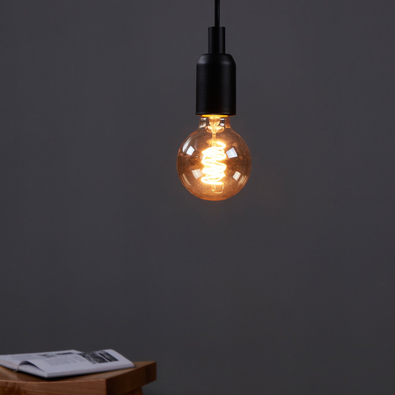 LED-Globelampe E27 4W amber Ø 8 cm