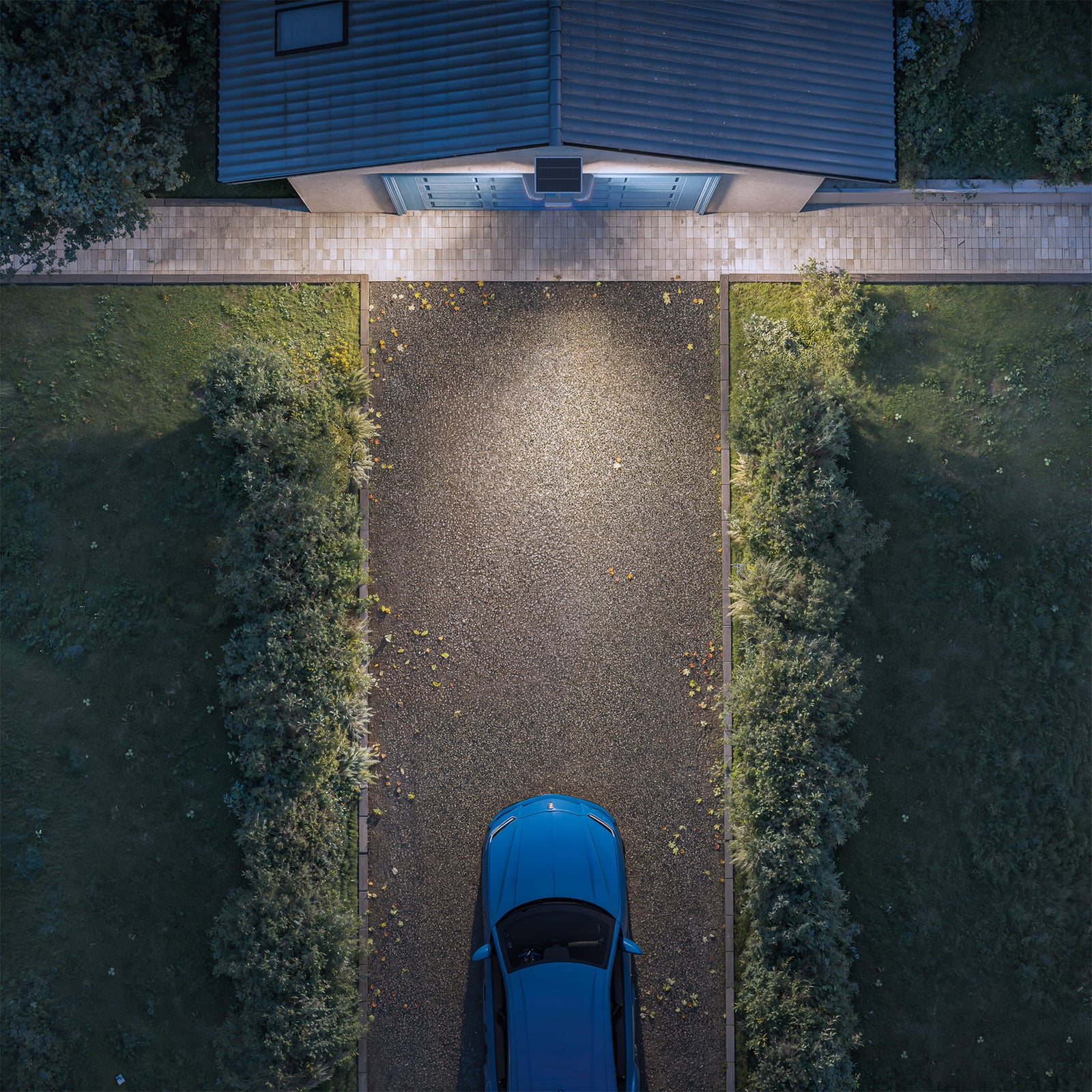 Philips LED-sončna svetilka Zyren, bela, 5.000 K, senzor, IP65 Philips LED-sončna svetilka Zyren, bela, 5.000 K, senzor, IP65