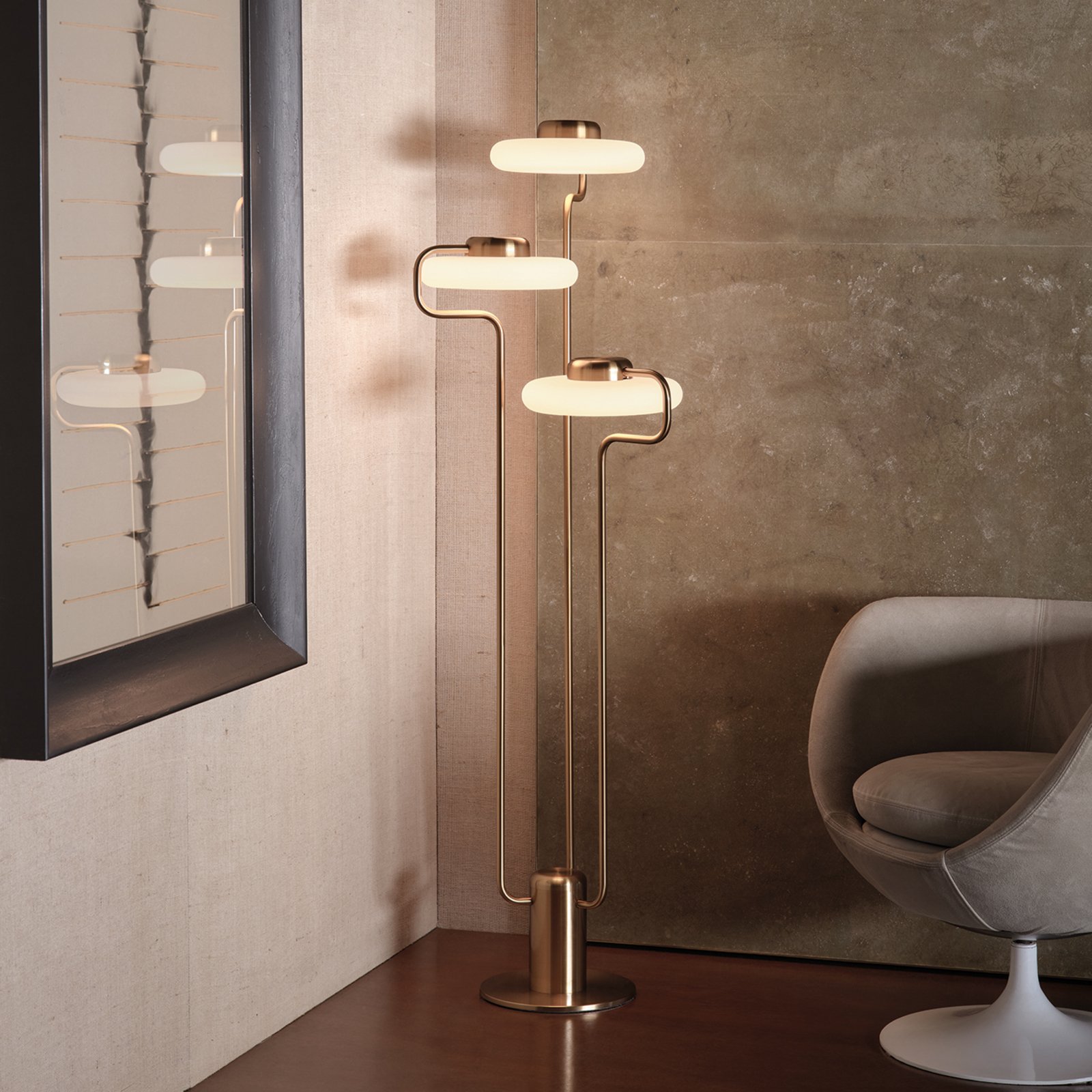 kdln LED стояща лампа TRATTO, месинг, височина 150 cm, 3-пламъчна