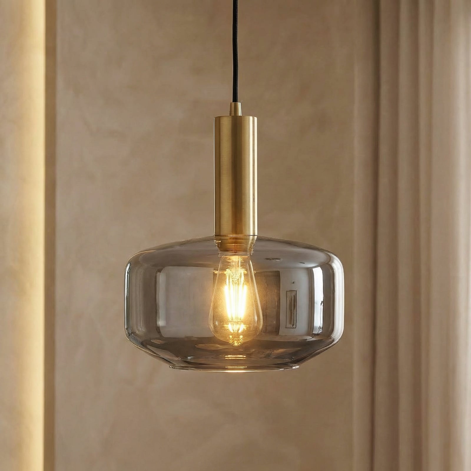 Lindby hengelampe Hildur, Ø 22 cm, 1 lyskilde, røykgrå, glass