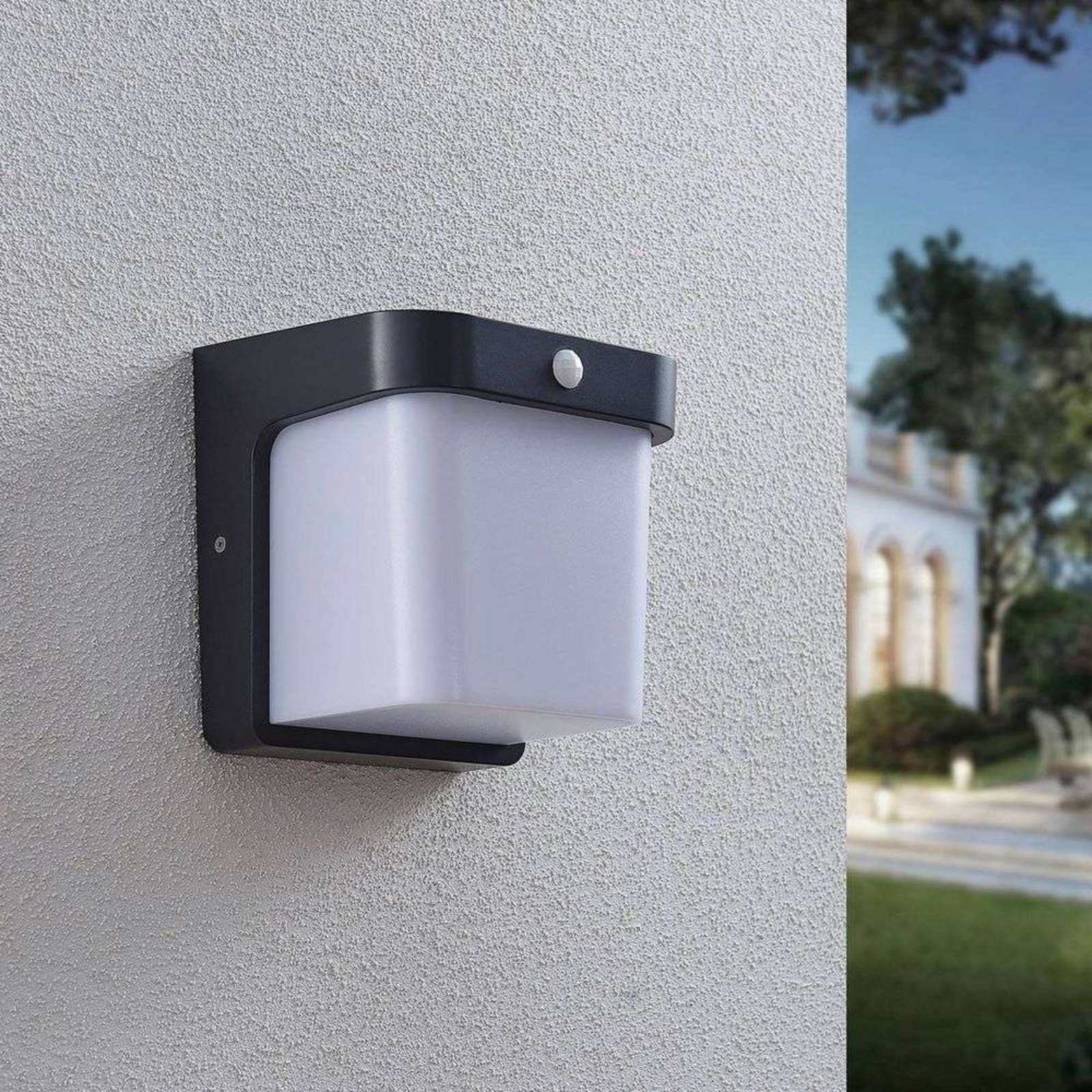 Adenike LED Candeeiro de Parede Exterior w/Sensor Dark Grey - Lindby