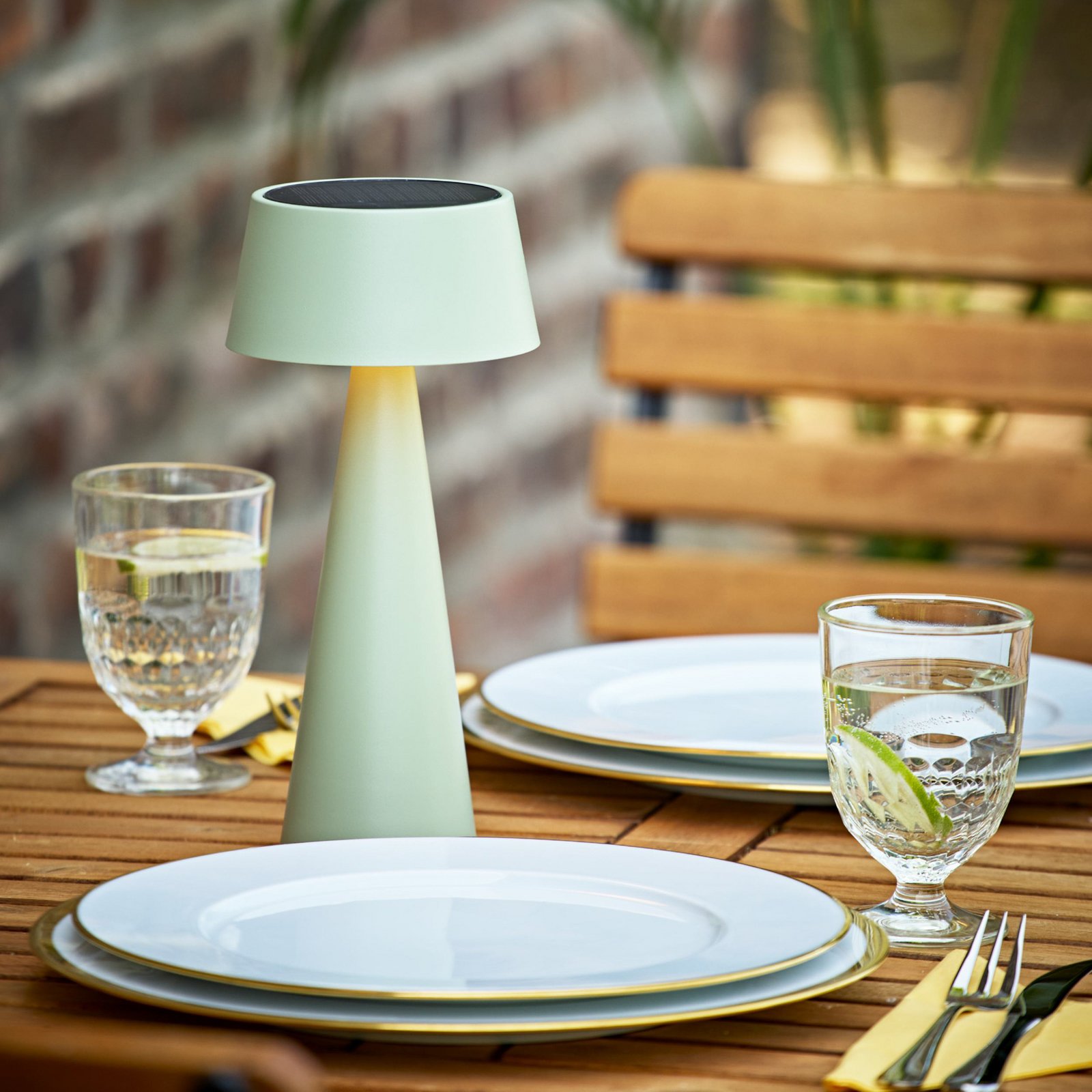 Lampa stołowa LED Solino, zielona, zasilanie słoneczne/USB, 26 cm, IP44