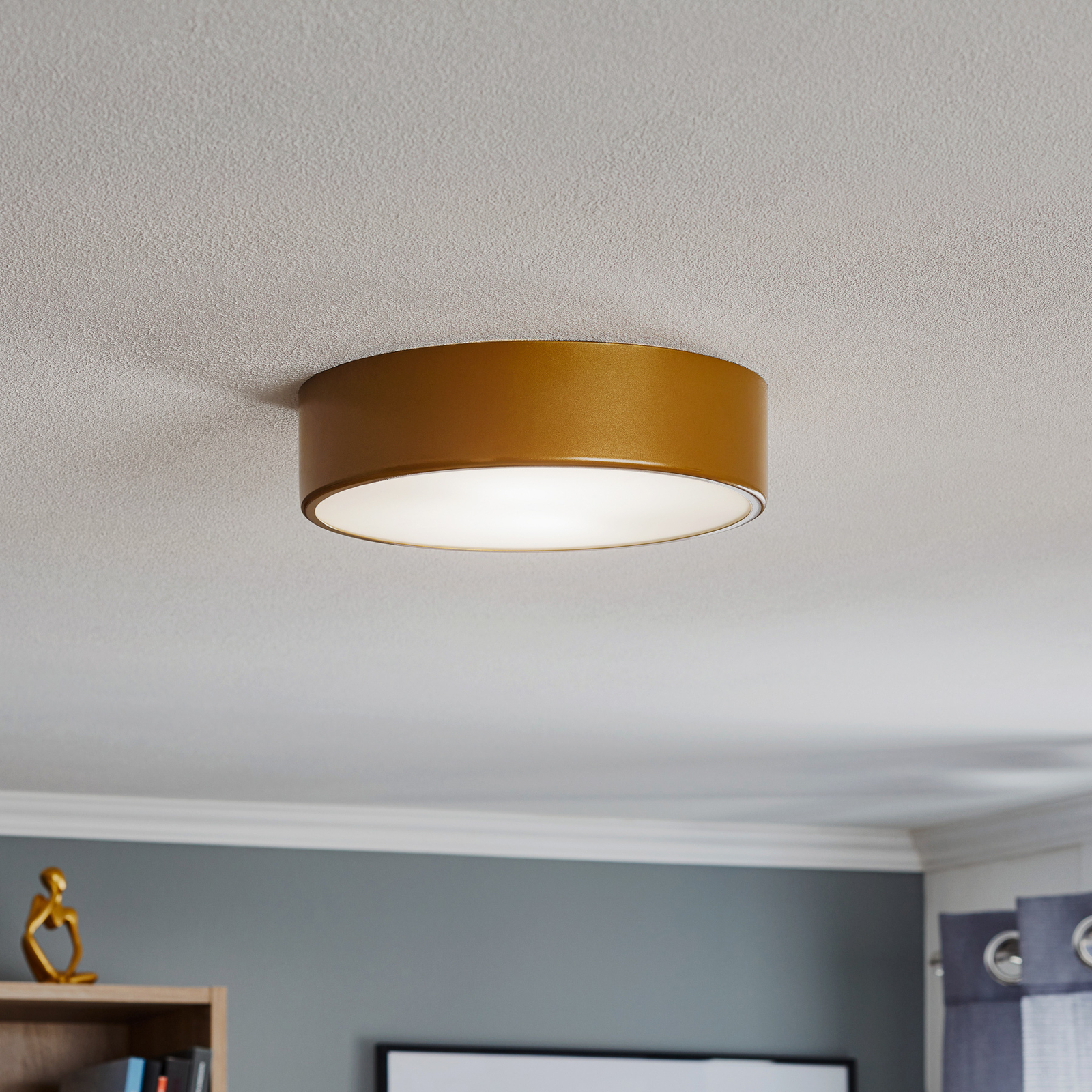 Cleo 300 ceiling light, sensor, Ø 30 cm gold
