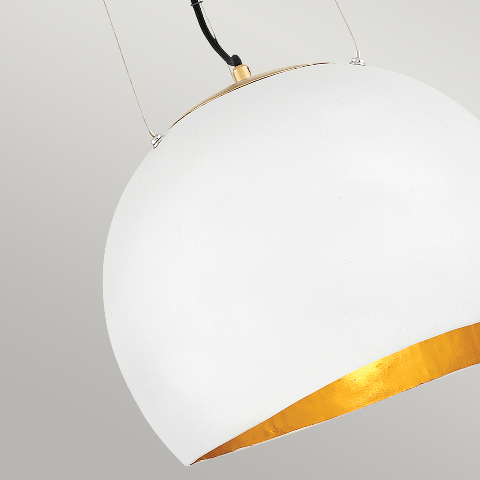 "Nula" pakabinamas šviestuvas, 1 lemputės kriauklė balta/auksinė