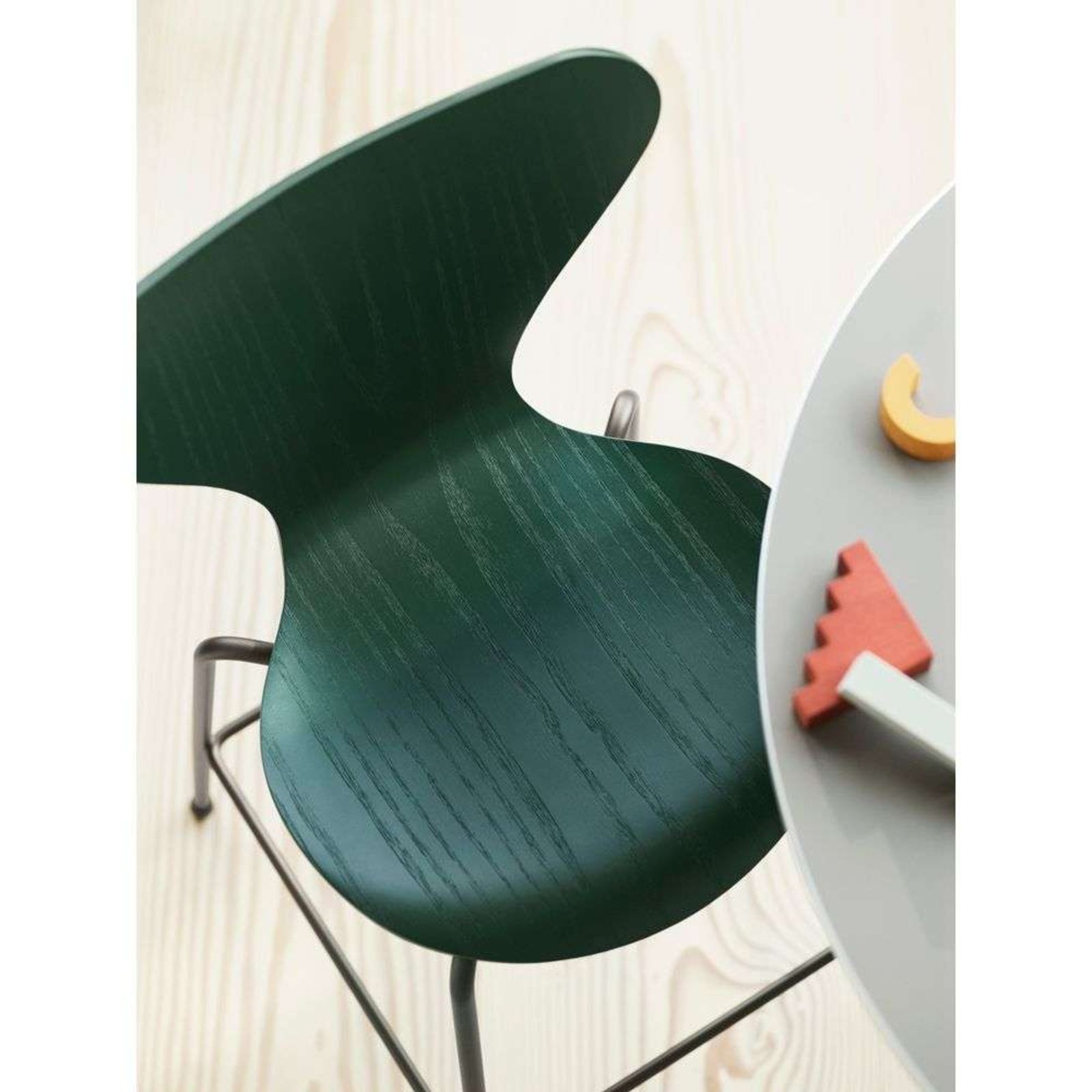 Series 7 Junior Chair Evergreen - Fritz Hansen