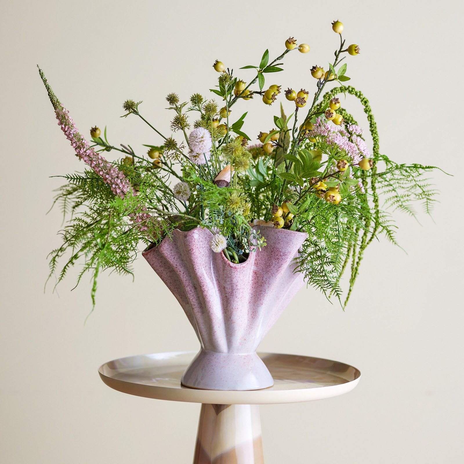 Plier Vase, Steingut, rosé, Höhe 29 cm - BLOOMINGVILLE Plier Vase, Steingut, rosé, Höhe 29 cm - BLOOMINGVILLE