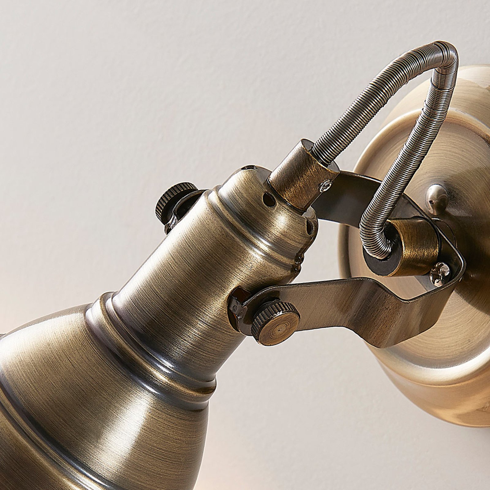 Perseas LED Seinävalaisin Antique Brass - Lindby