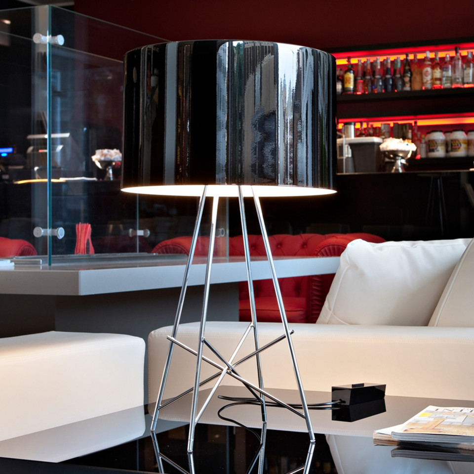 Flos Ray Bordslampa, svart från Flos