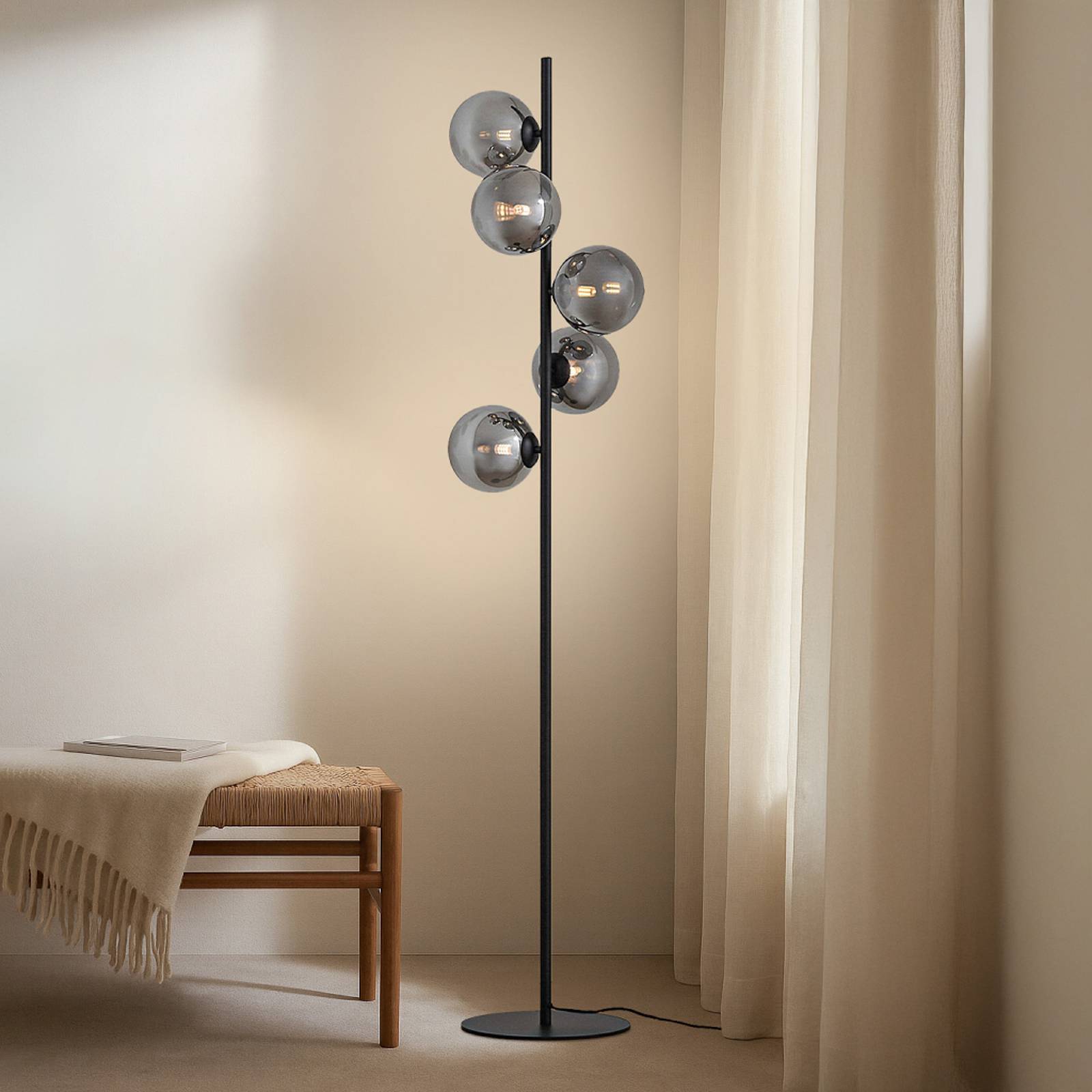 Lindby Stehleuchte Orbelia, schwarz, 5-flammig, Glas günstig online kaufen