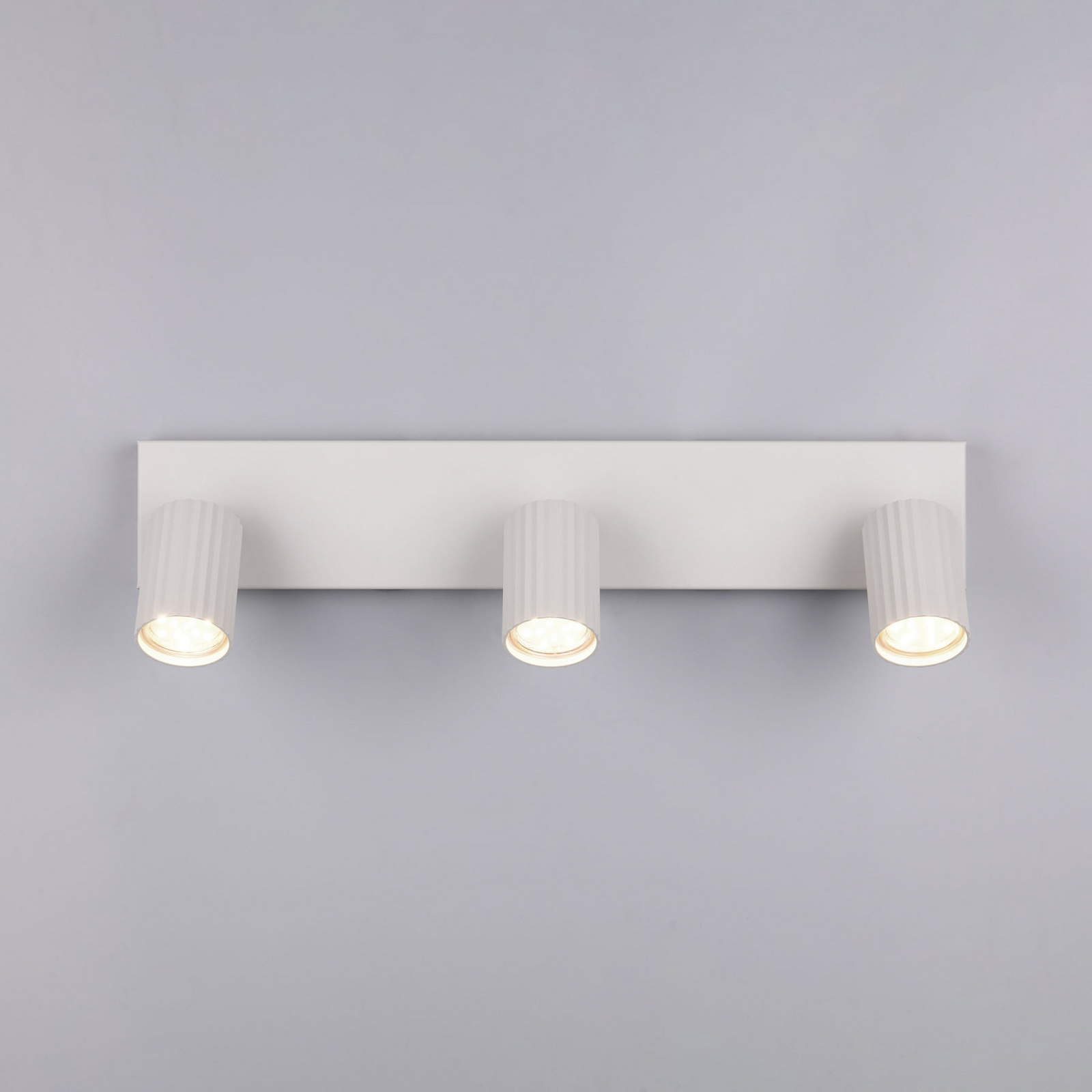 Stropni žaromet Soka, svetlo siva, dolžina 50 cm, kovina, 3-delni. Stropni žaromet Soka, svetlo siva, dolžina 50 cm, kovina, 3-delni.