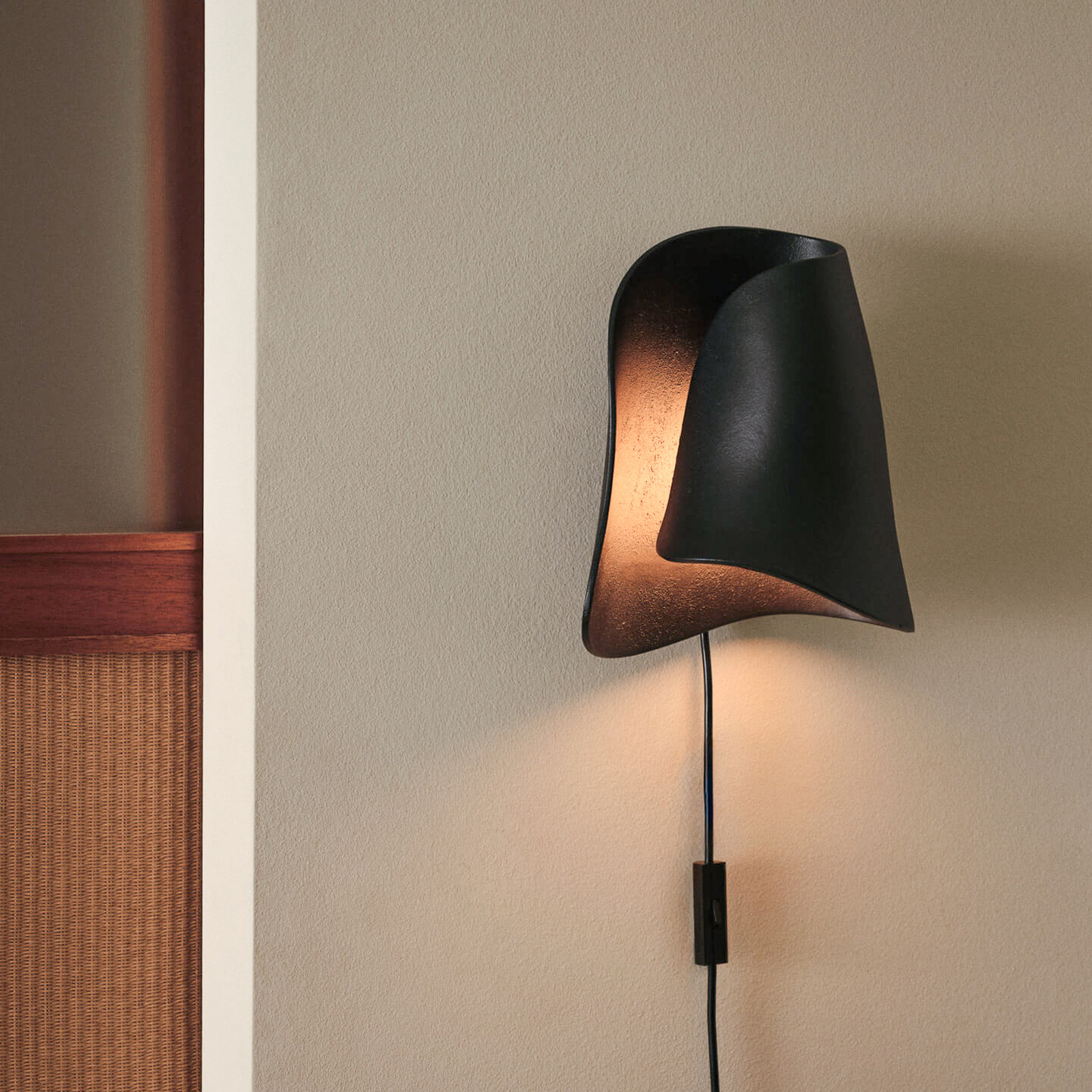 OYSTER wandlamp, zwart, hoogte 29 cm met stekker - ferm LIVING