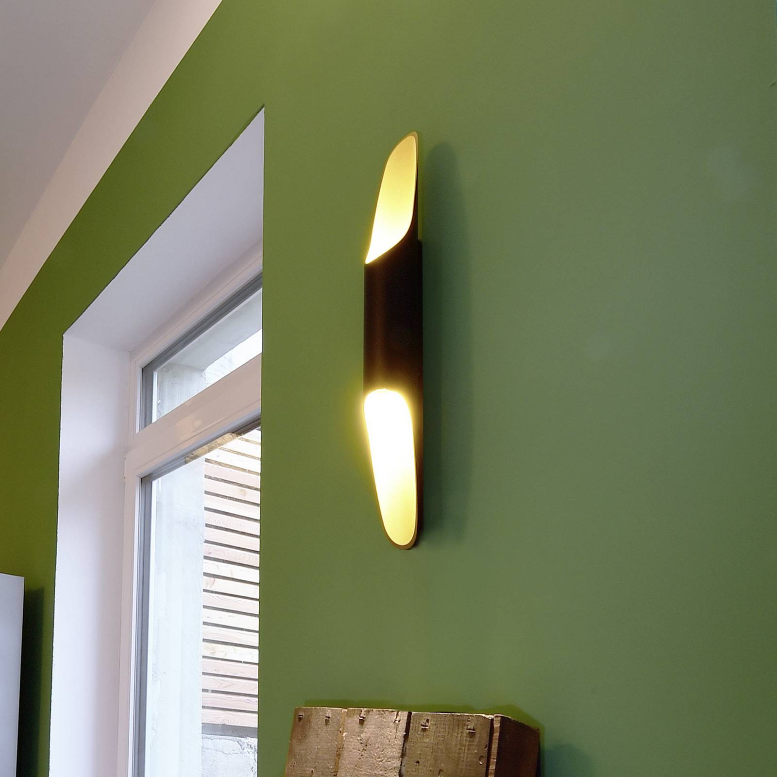 Kinkiet LED Apodis, czarny/złoty, wysokość 50 cm, metal ściemniany