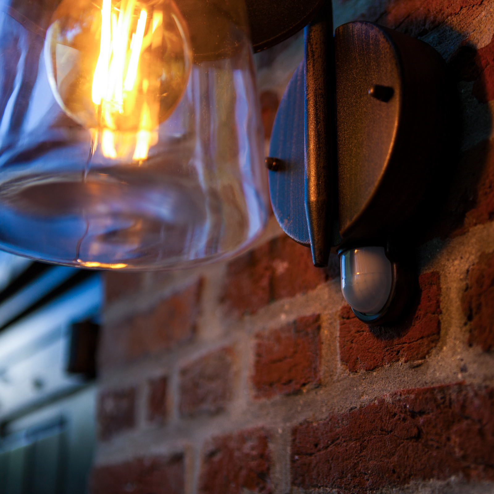 CATE vanjska zidna svjetiljka s senzorom, crna, 22 cm, IP44, E27