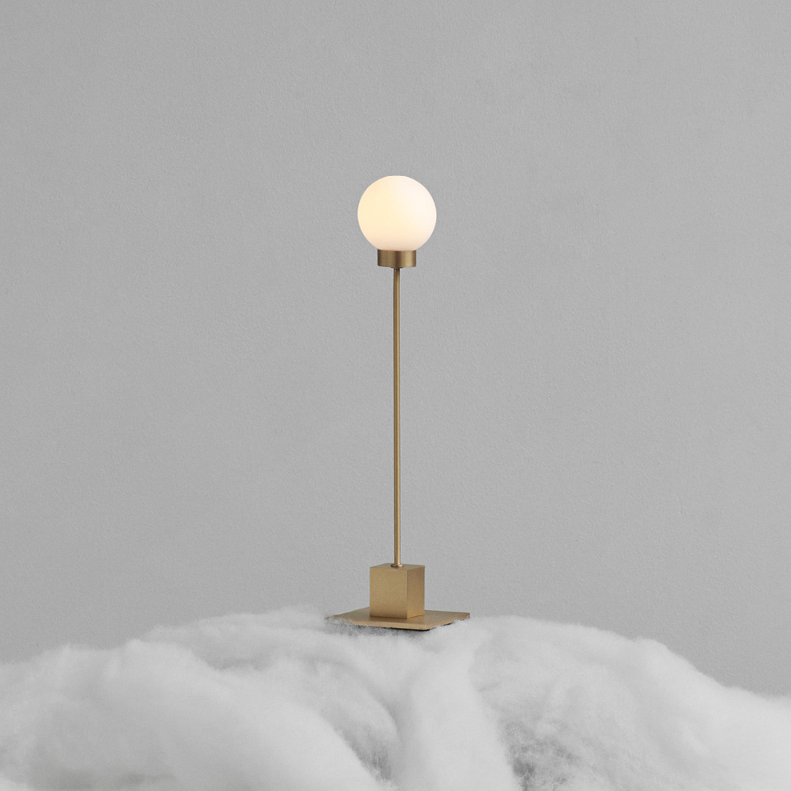 Snowball D8 Candeeiro de Mesa Brass - Northern