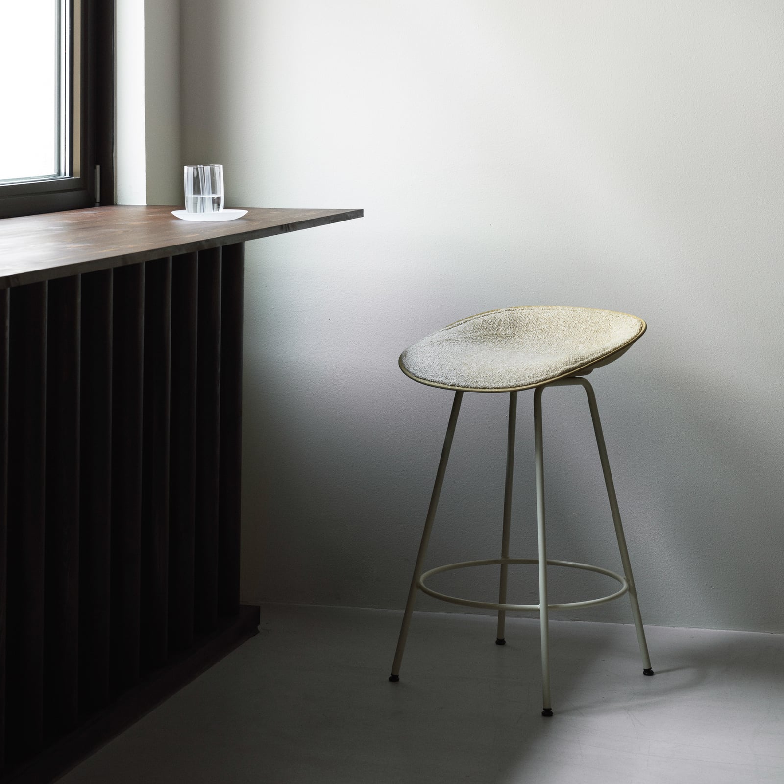 Baarituoli Mat, kermanvärinen, teräs, hamppu, korkeus 75 cm – Normann Copenhagen Baarituoli Mat, kermanvärinen, teräs, hamppu, korkeus 75 cm – Normann Copenhagen