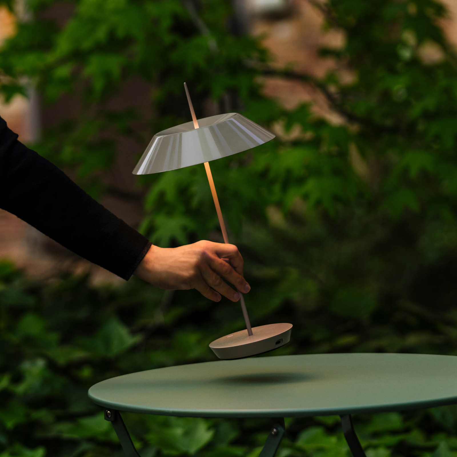 Vibia Mayfair Mini LED asztali lámpa, akkus, zöld
