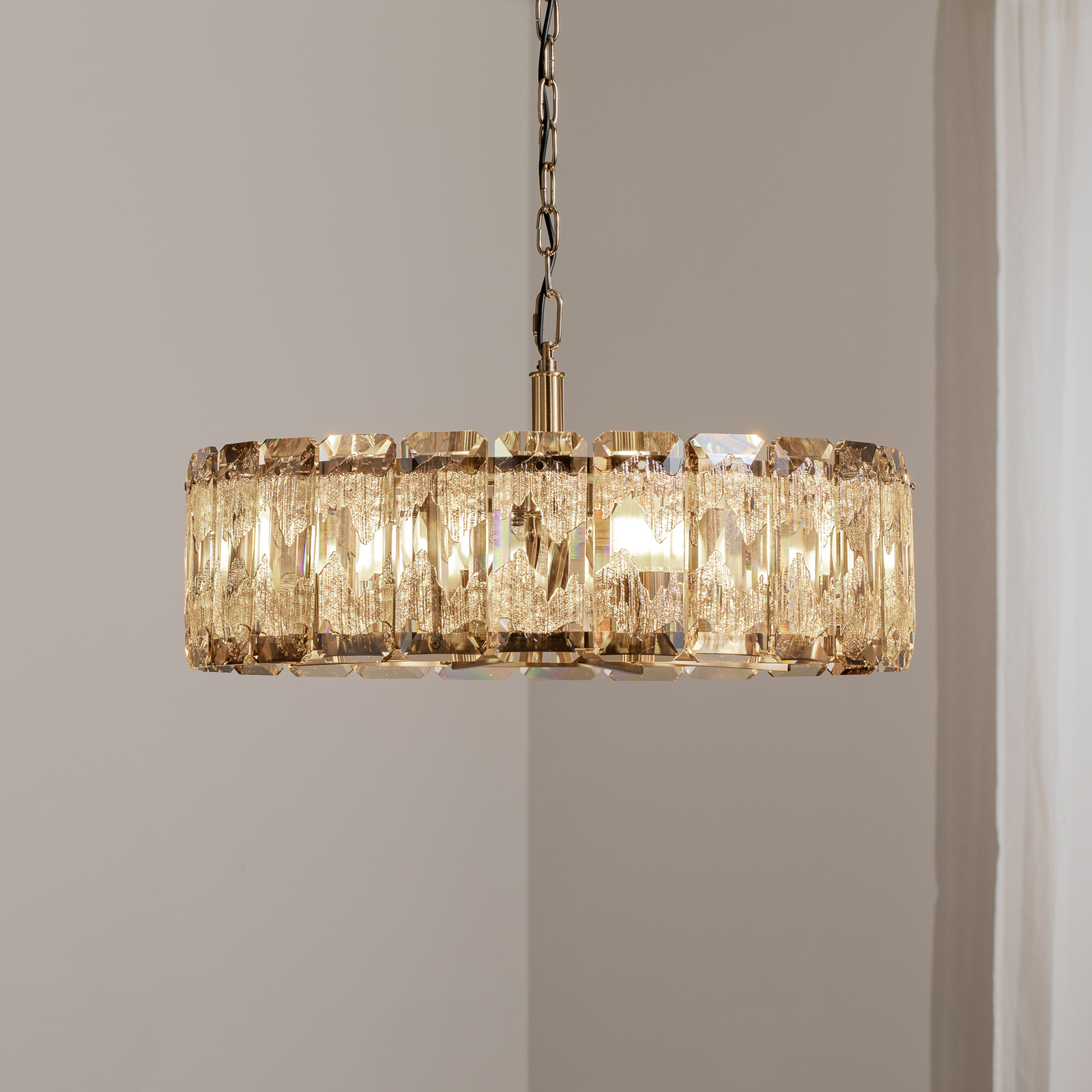 Závesná lampa Orvin, starožitná mosadz, Ø 67 cm, sklo/kov 8 svetiel.