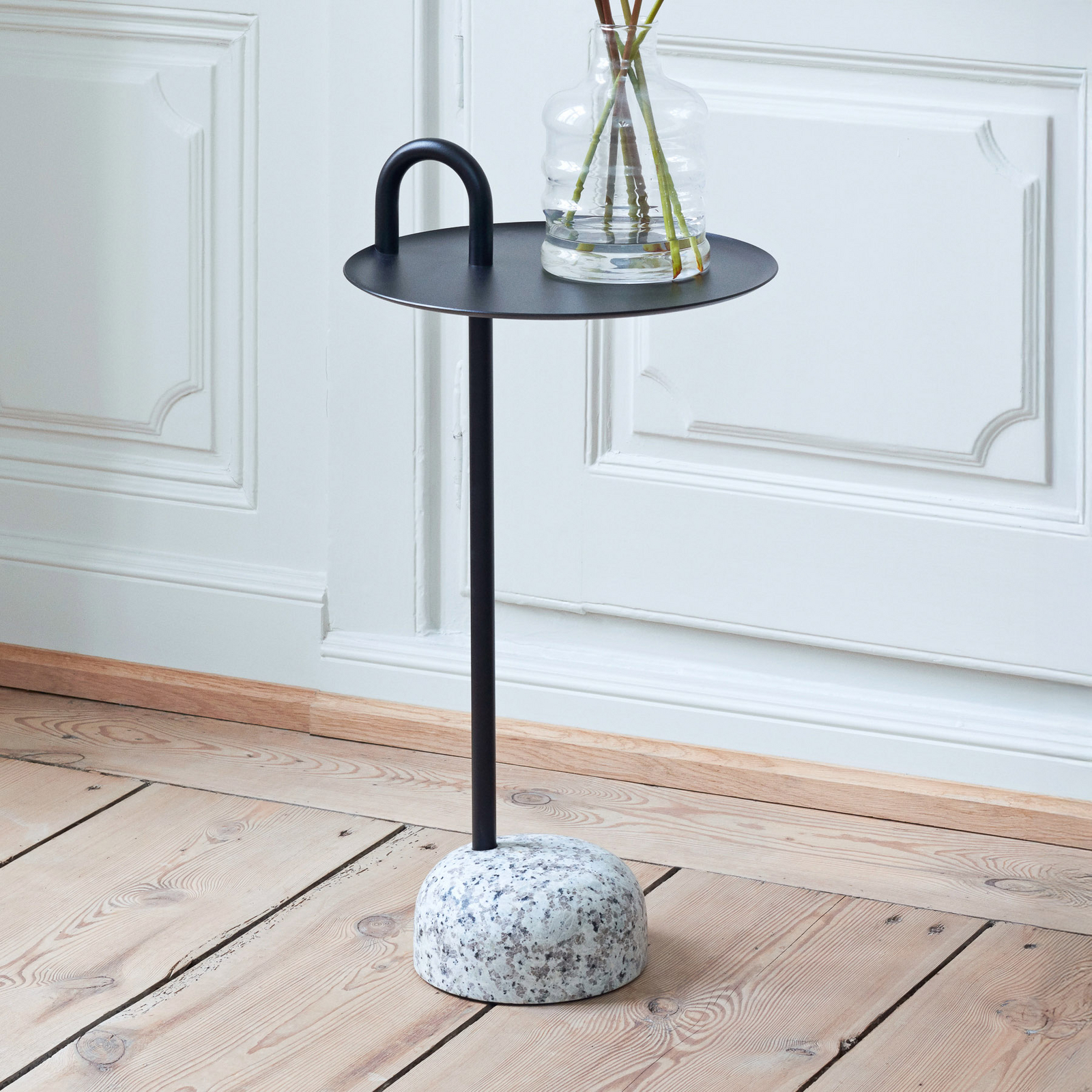 Bowler sidobord, svart, höjd 70,5 cm, granit - HAY