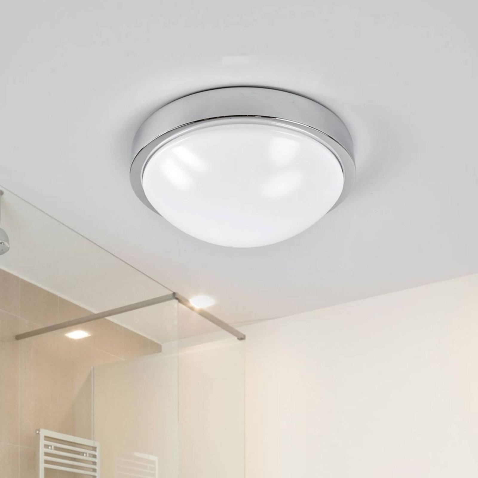 Elucio Stropna lampa IP44 Opal/Krom - Lindby