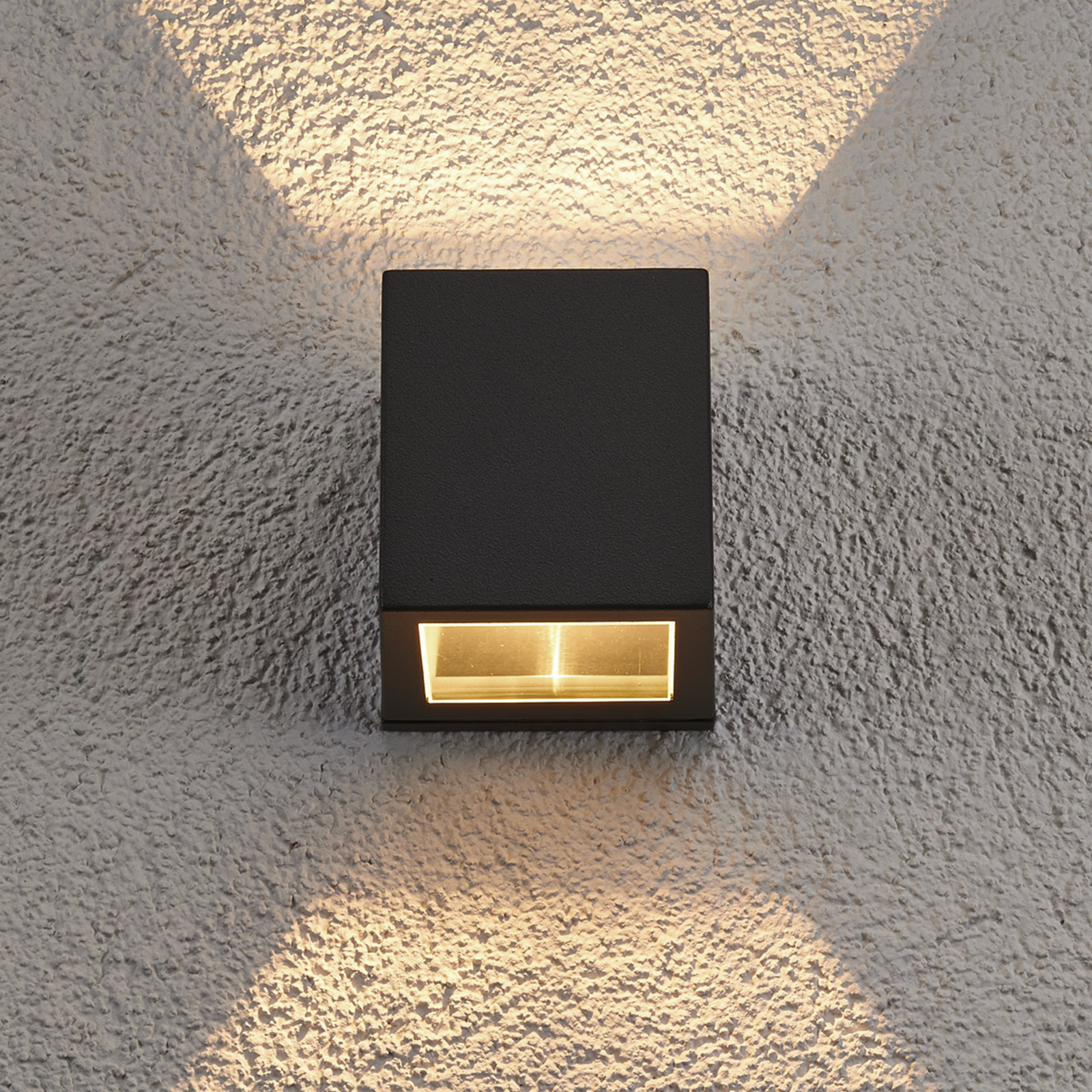 Utendørs Maurice halogen vegglampe, IP54 | Lampegiganten.no Utendørs Maurice halogen vegglampe, IP54 | Lampegiganten.no