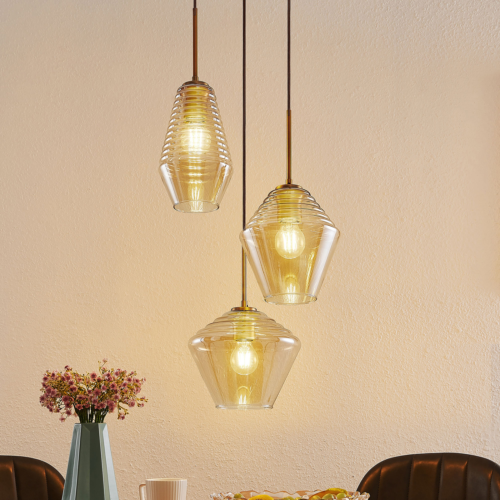 Lindby Ekkis hanglamp, 3-lamps, rond, amber
